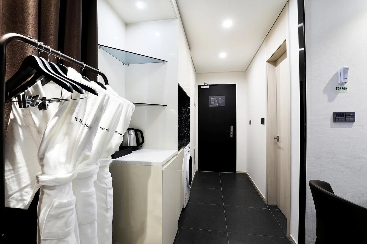 Photo of the whole room in Kintex by K-tree