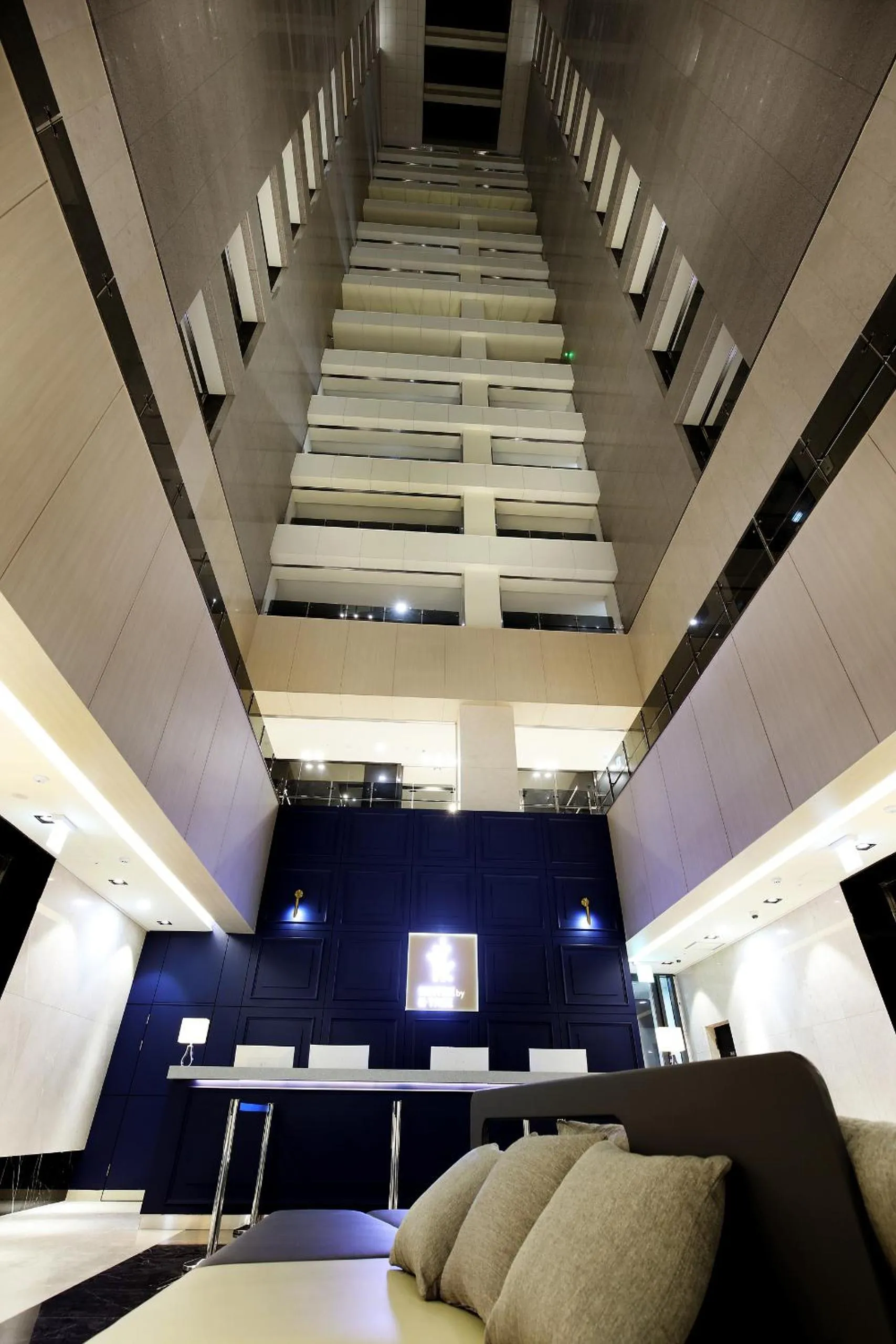 Lobby or reception in Kintex by K-tree