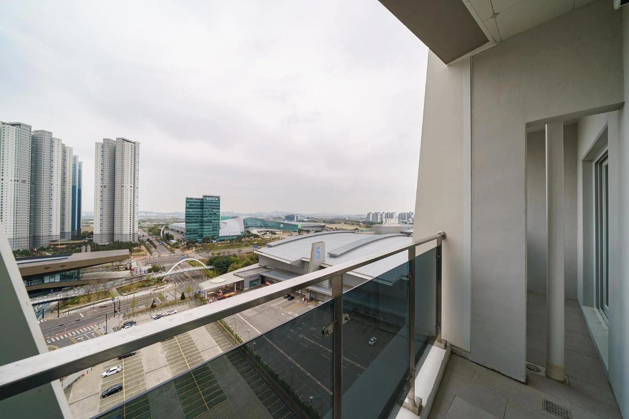 Balcony/Terrace in Kintex by K-tree