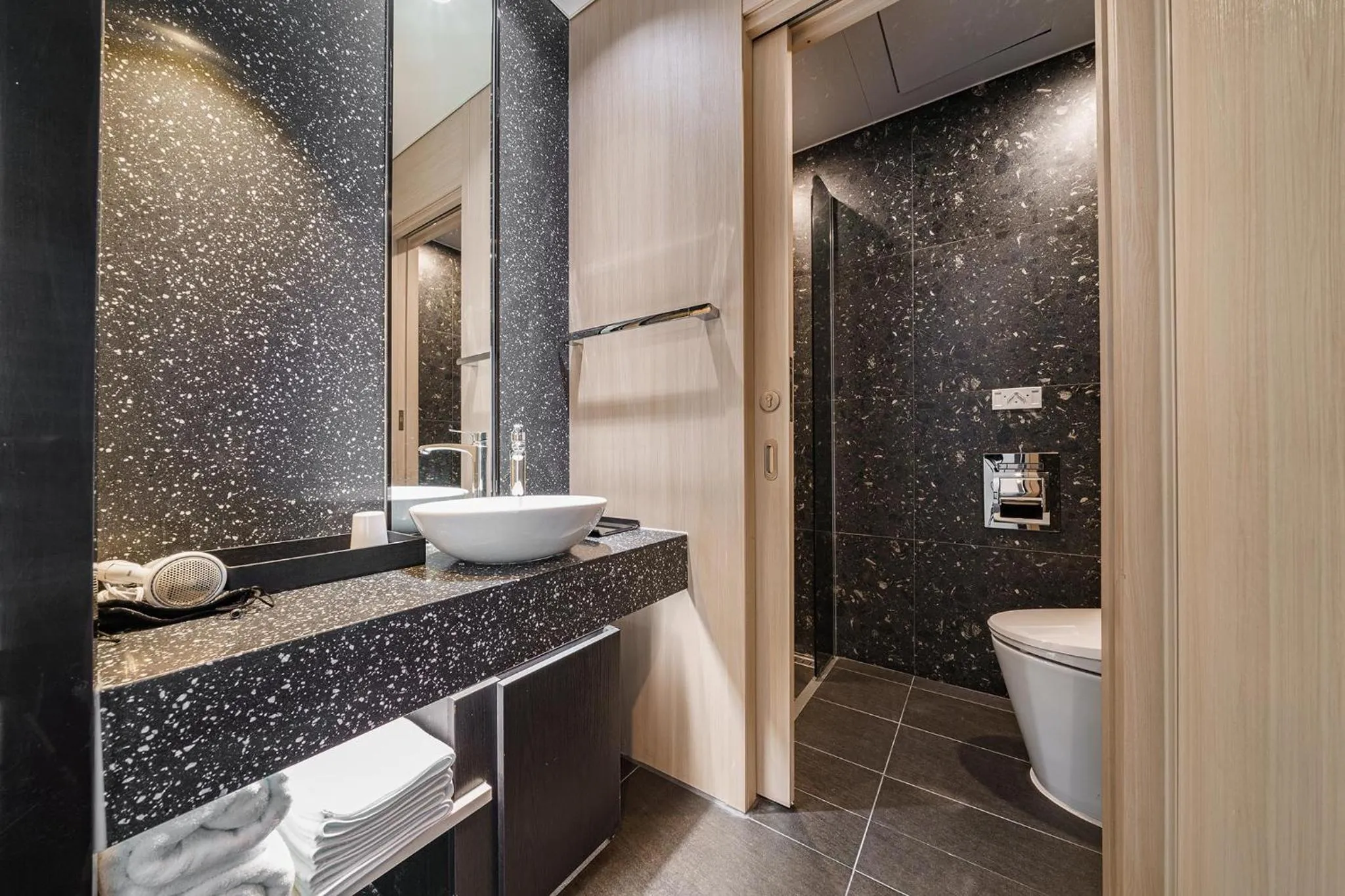 Toilet in Kintex by K-tree