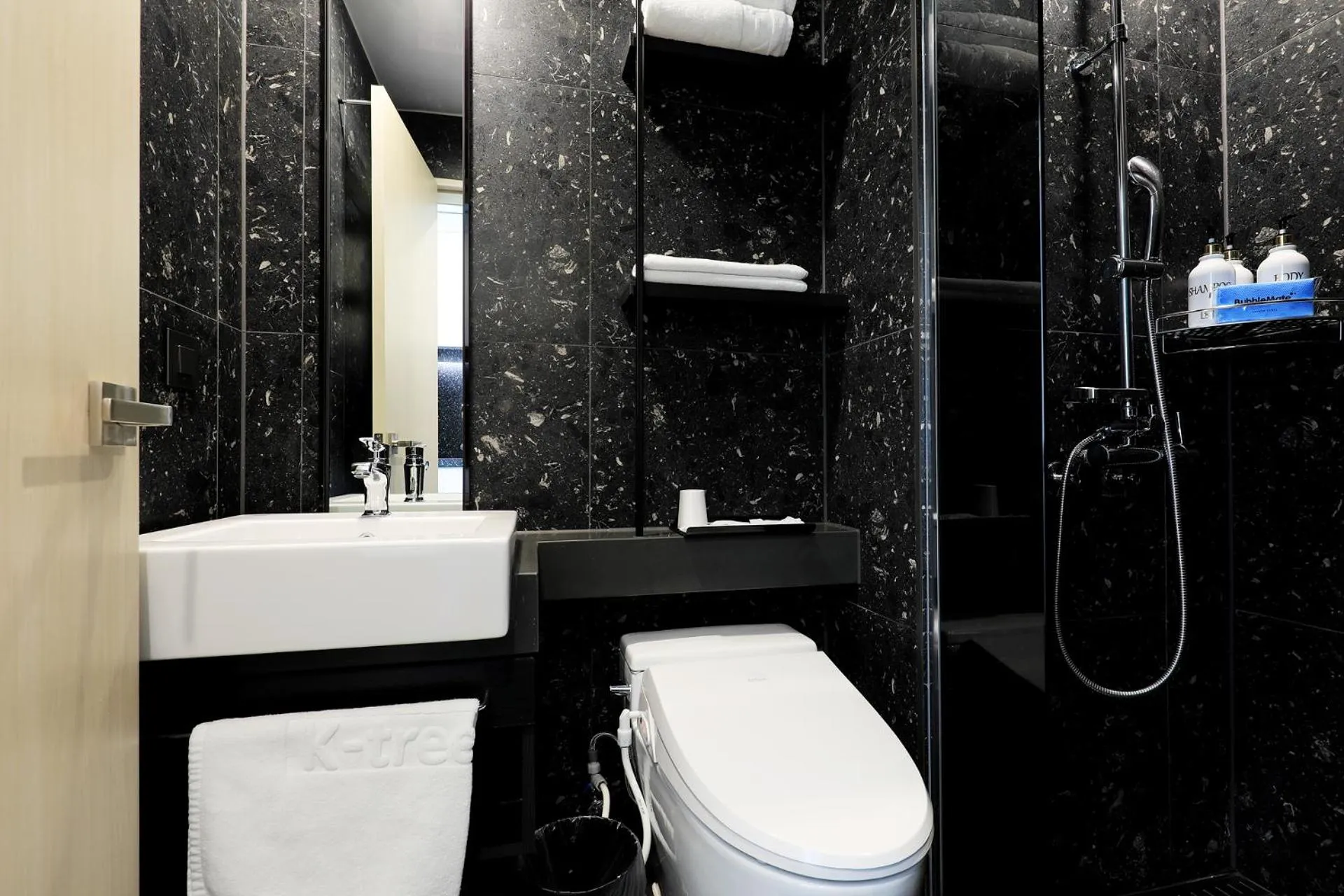 Toilet in Kintex by K-tree