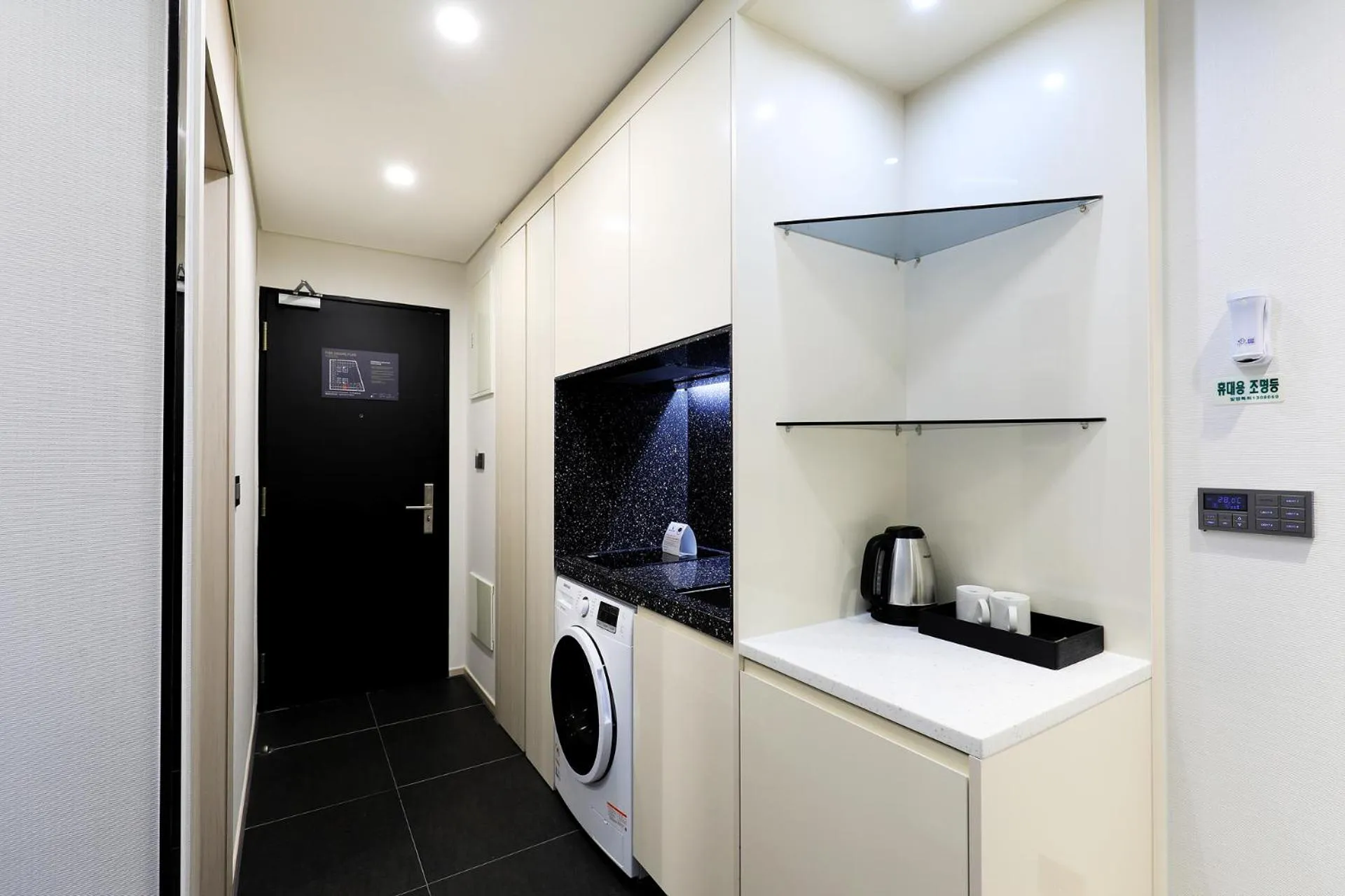 Photo of the whole room in Kintex by K-tree