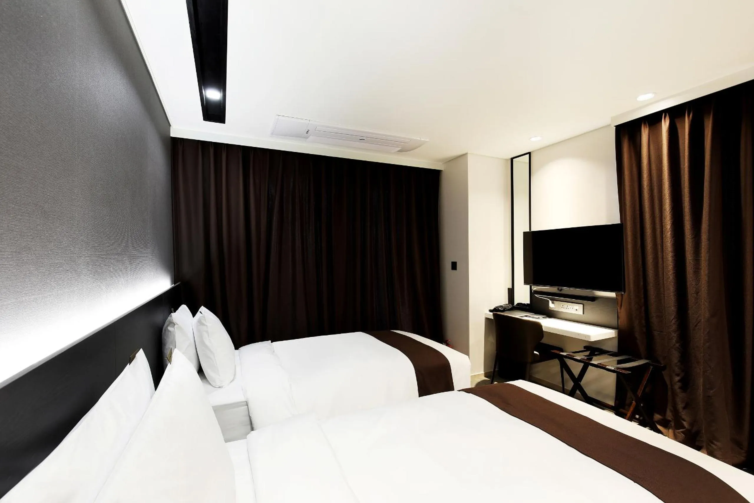 Photo of the whole room in Kintex by K-tree