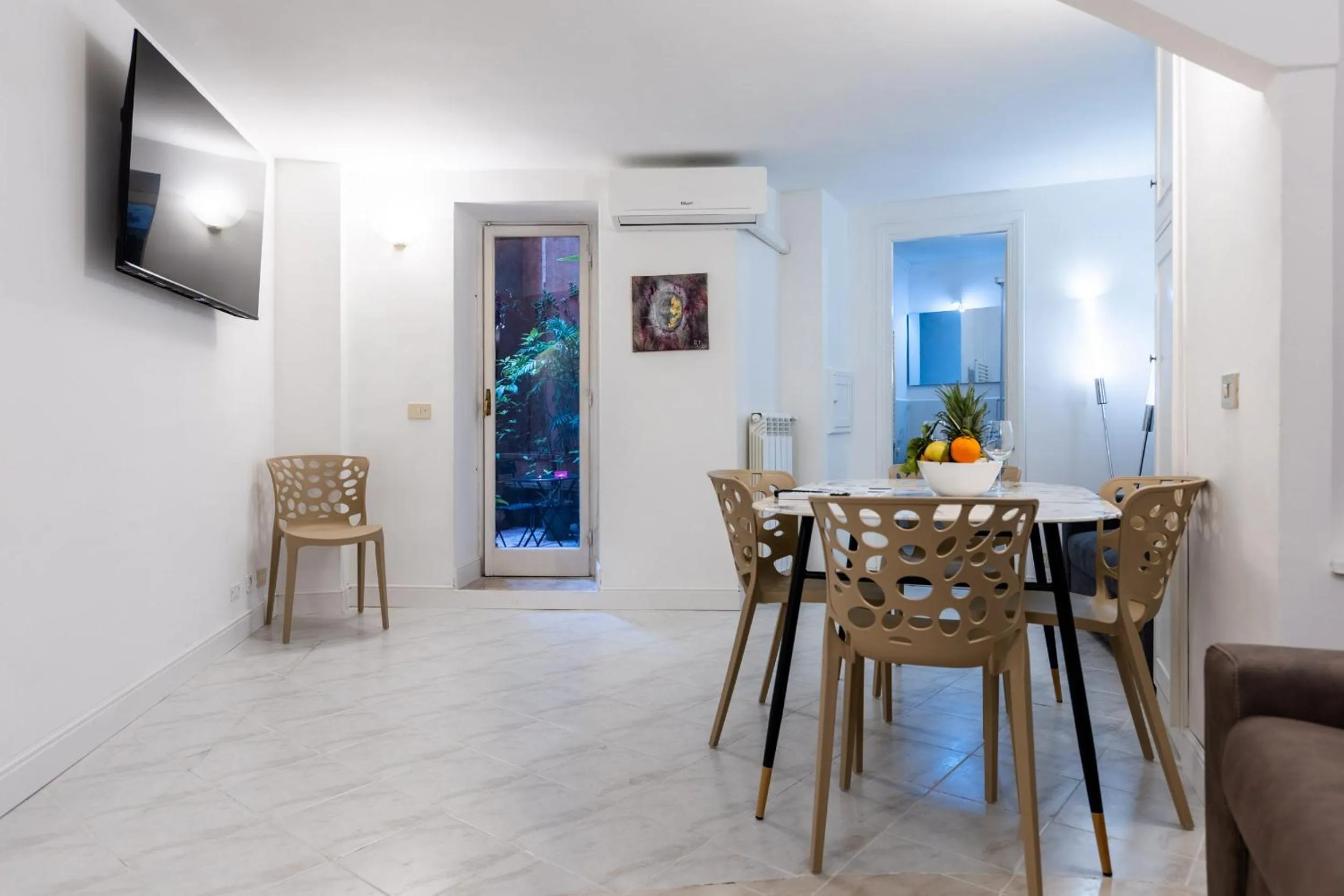 Dining area in Navona Open Space Apartments