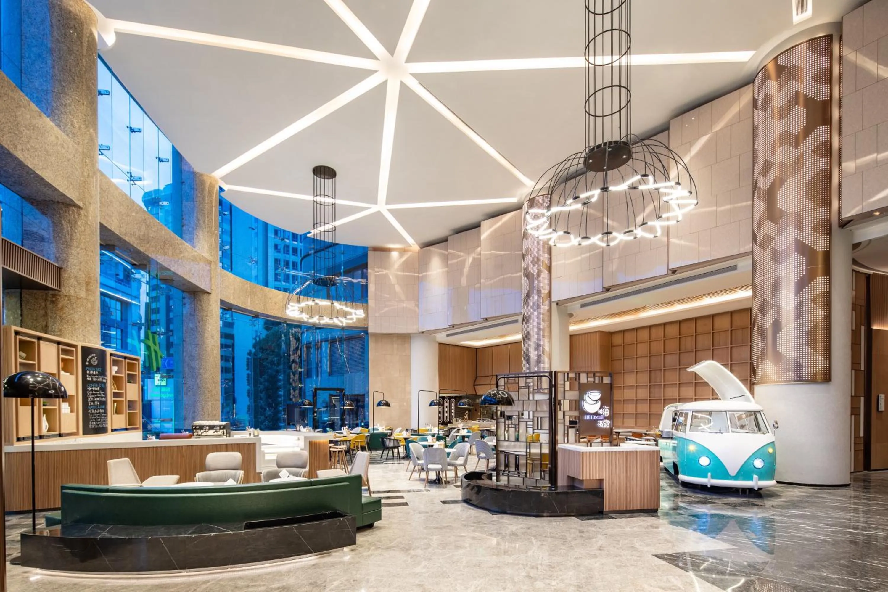 Restaurant/places to eat in Holiday Inn Shanghai Nanjing Road by IHG