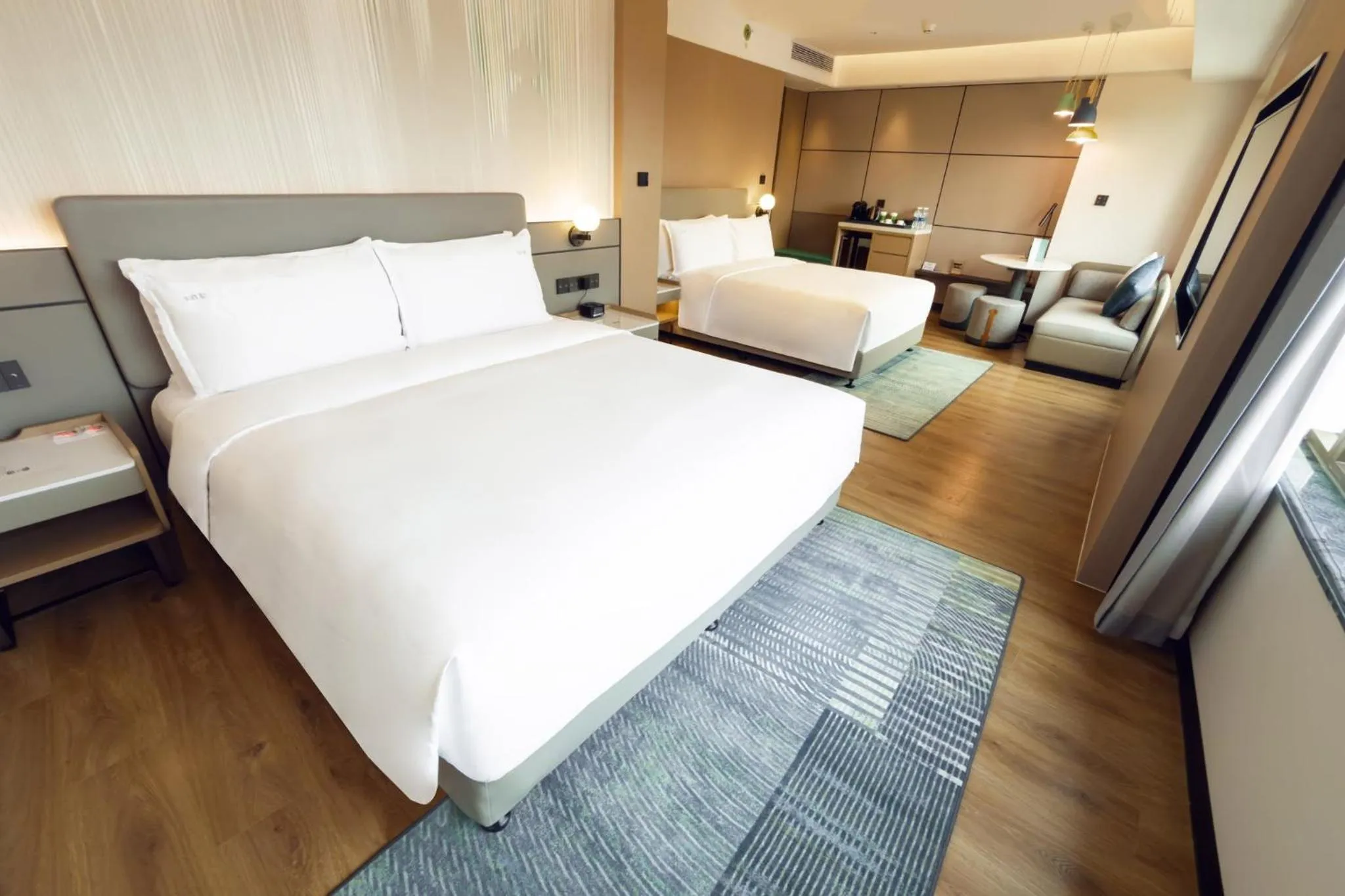 Photo of the whole room, Bed in Holiday Inn Shanghai Nanjing Road by IHG