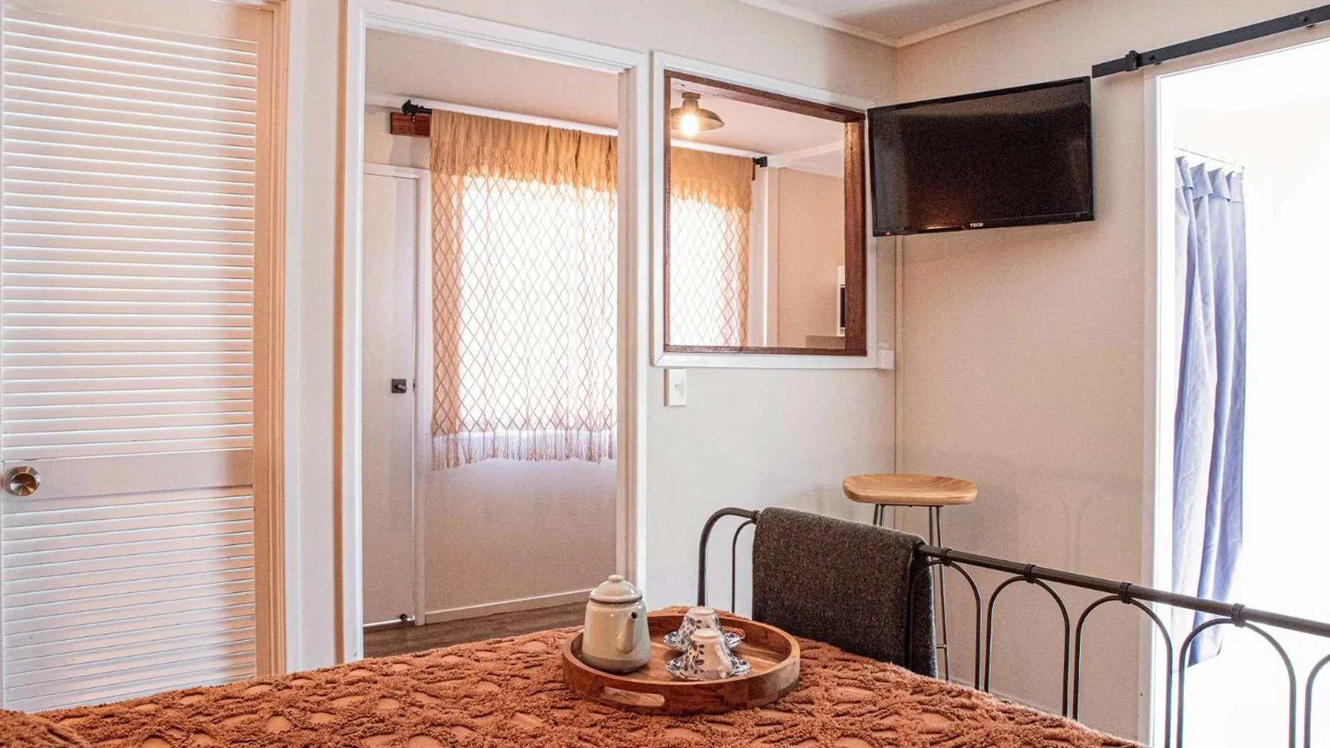 TV and multimedia, Bed in The Staging Post