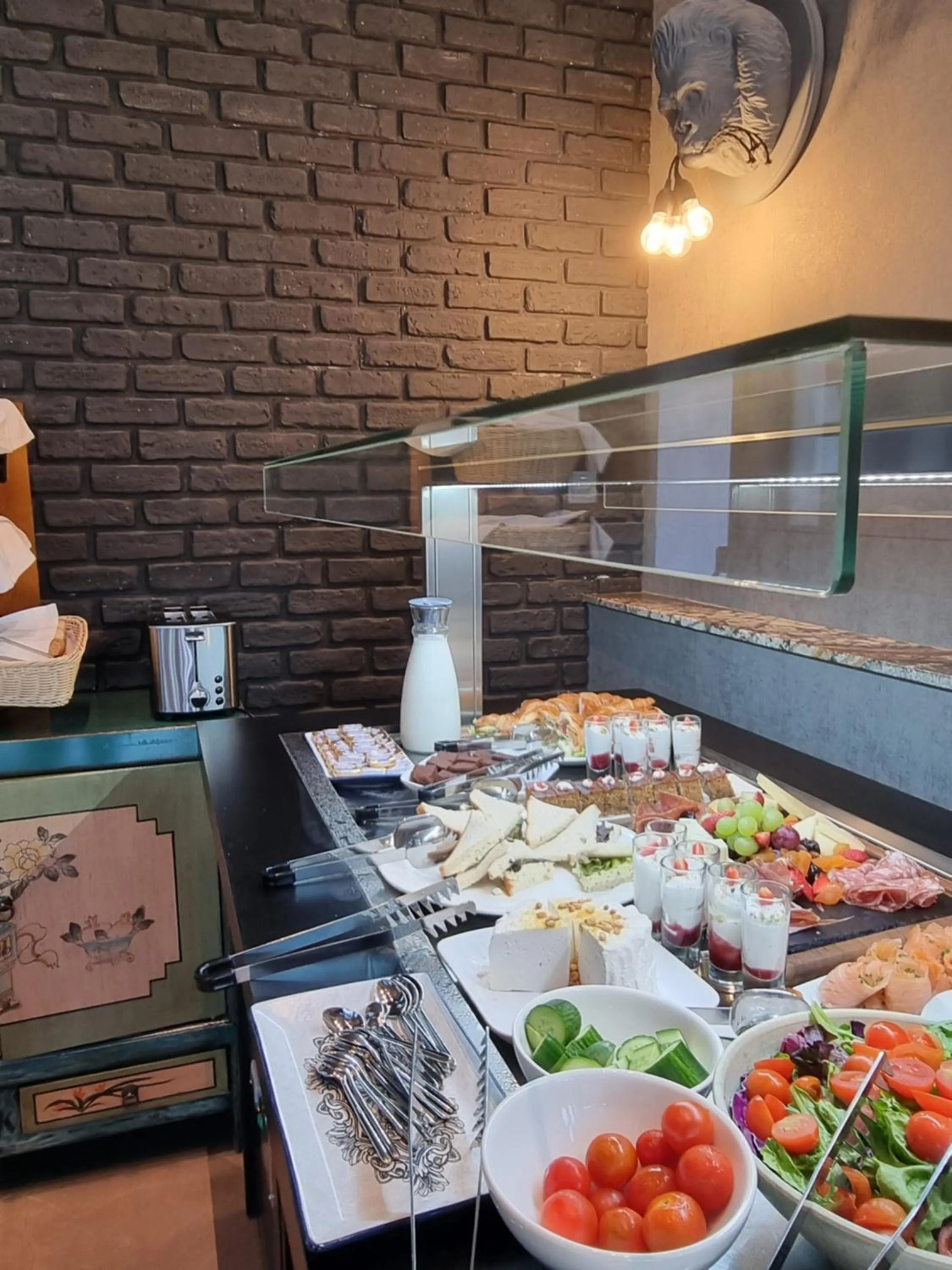 Restaurant/places to eat in ONLY Boutique Suites & Residences