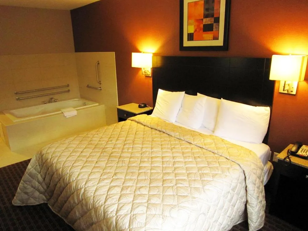 Bed in Red Carpet Inn and Suites Monmouth Junction