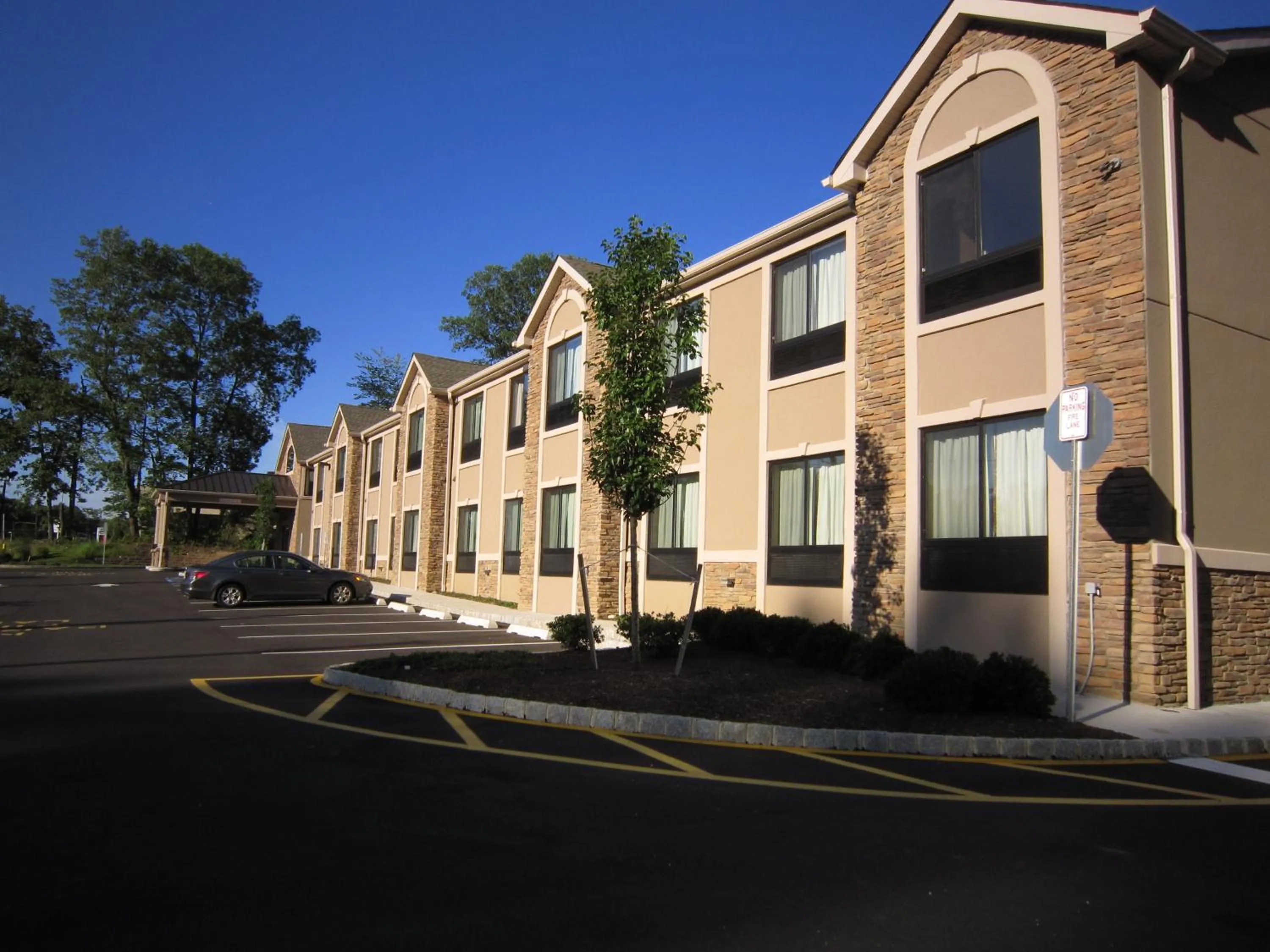 Property building in Red Carpet Inn and Suites Monmouth Junction