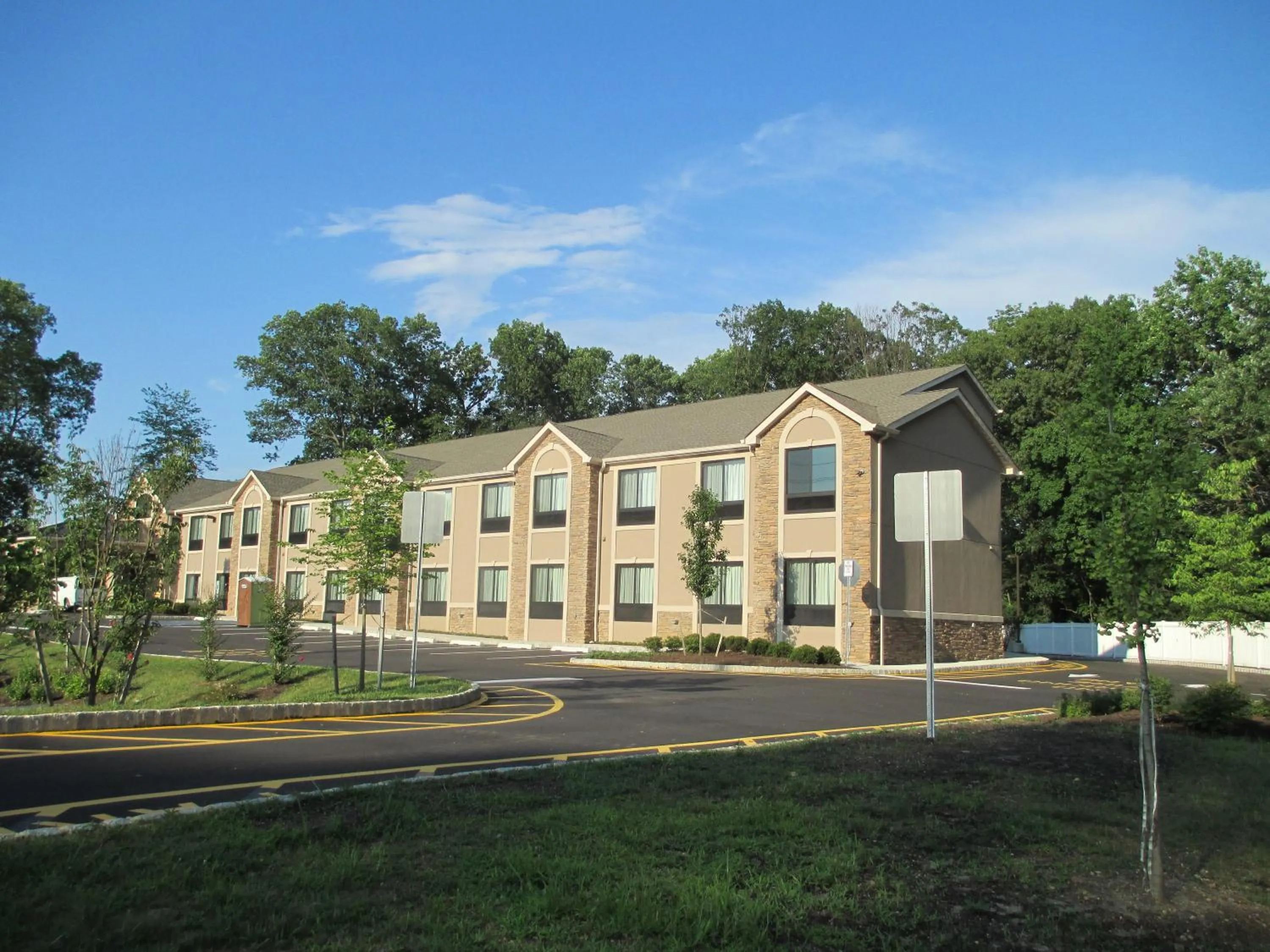 Property building in Red Carpet Inn and Suites Monmouth Junction