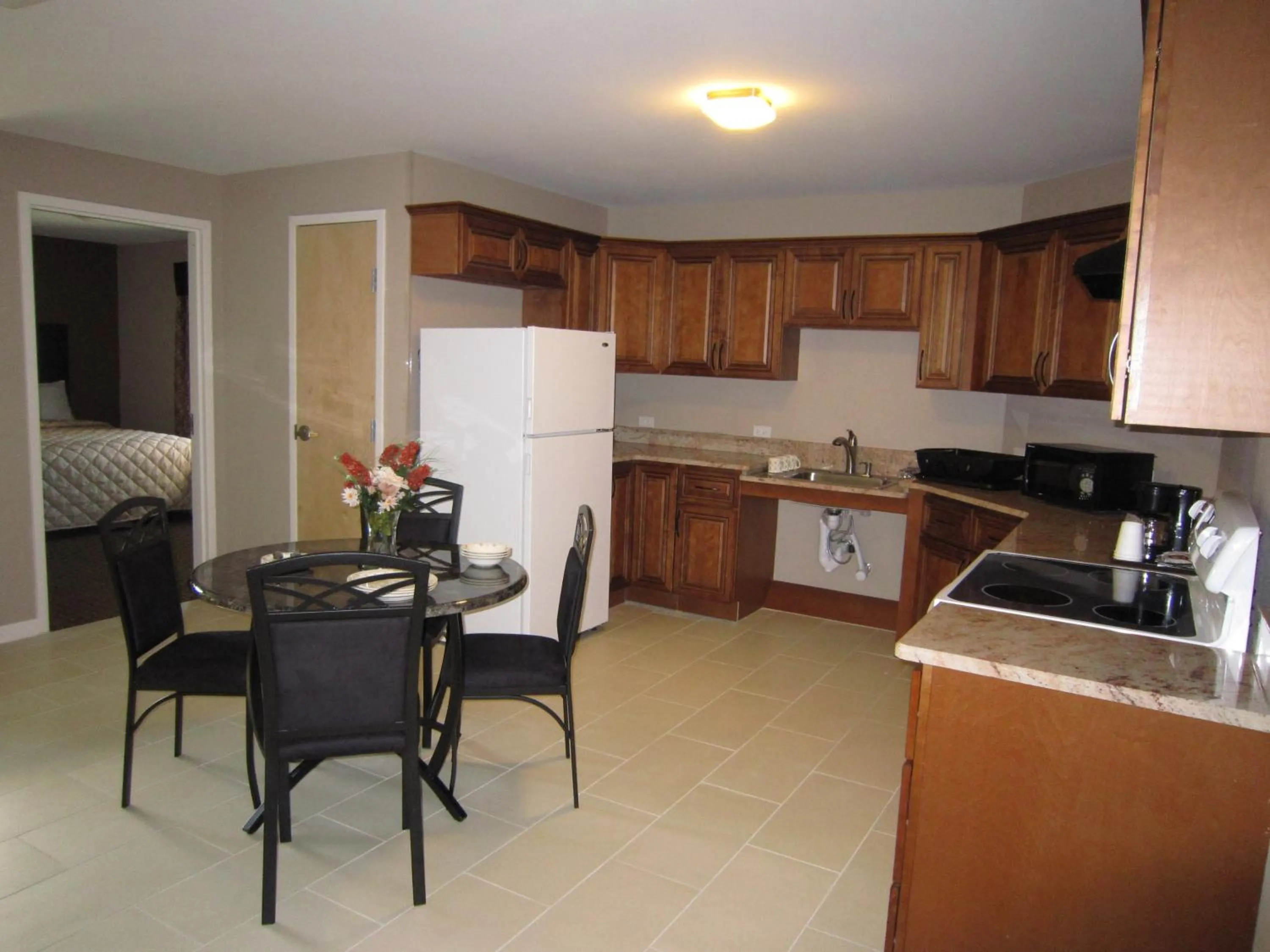 Dining area in Red Carpet Inn and Suites Monmouth Junction