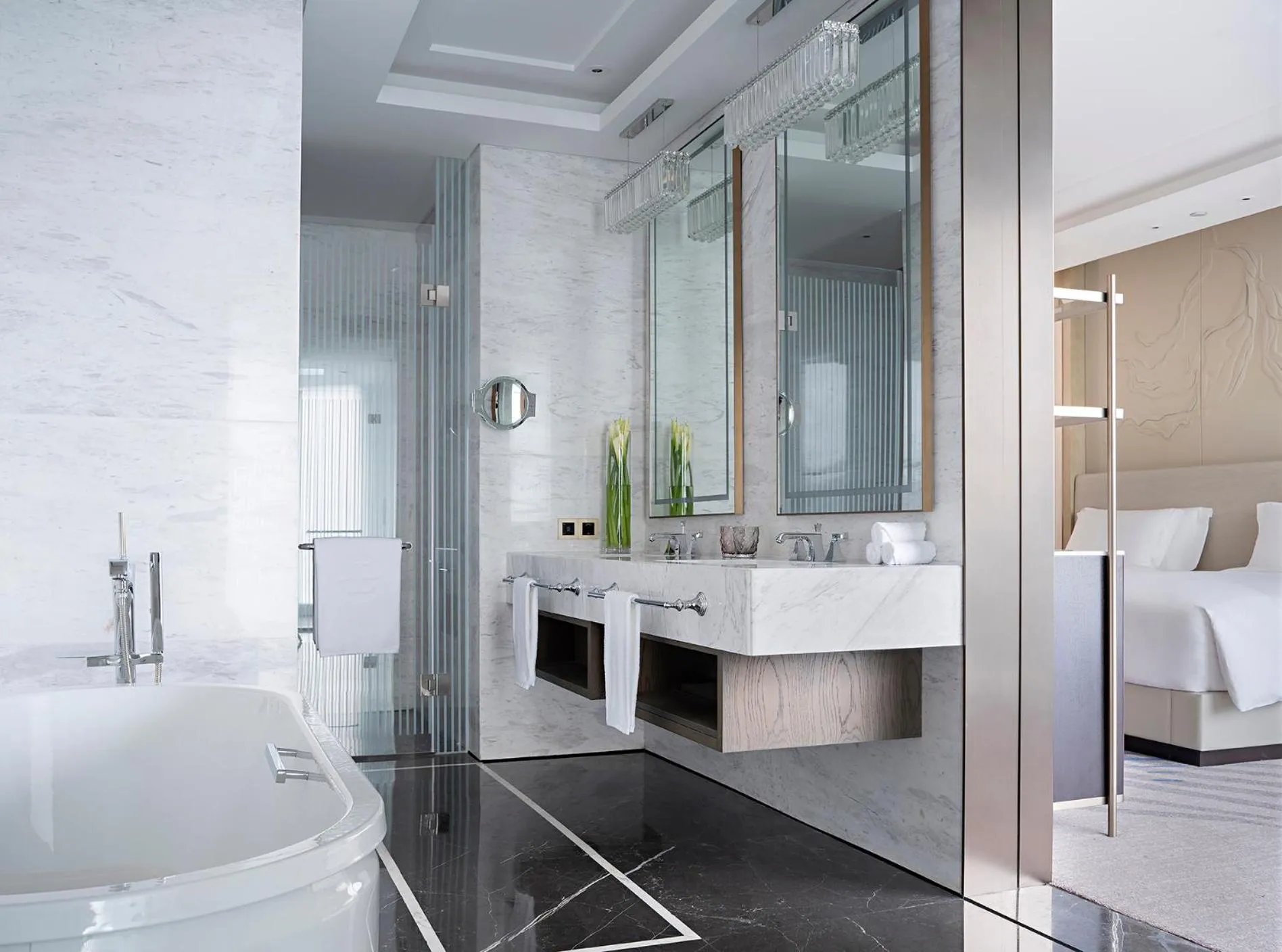 Bathroom, Bed in Langham Place Changsha