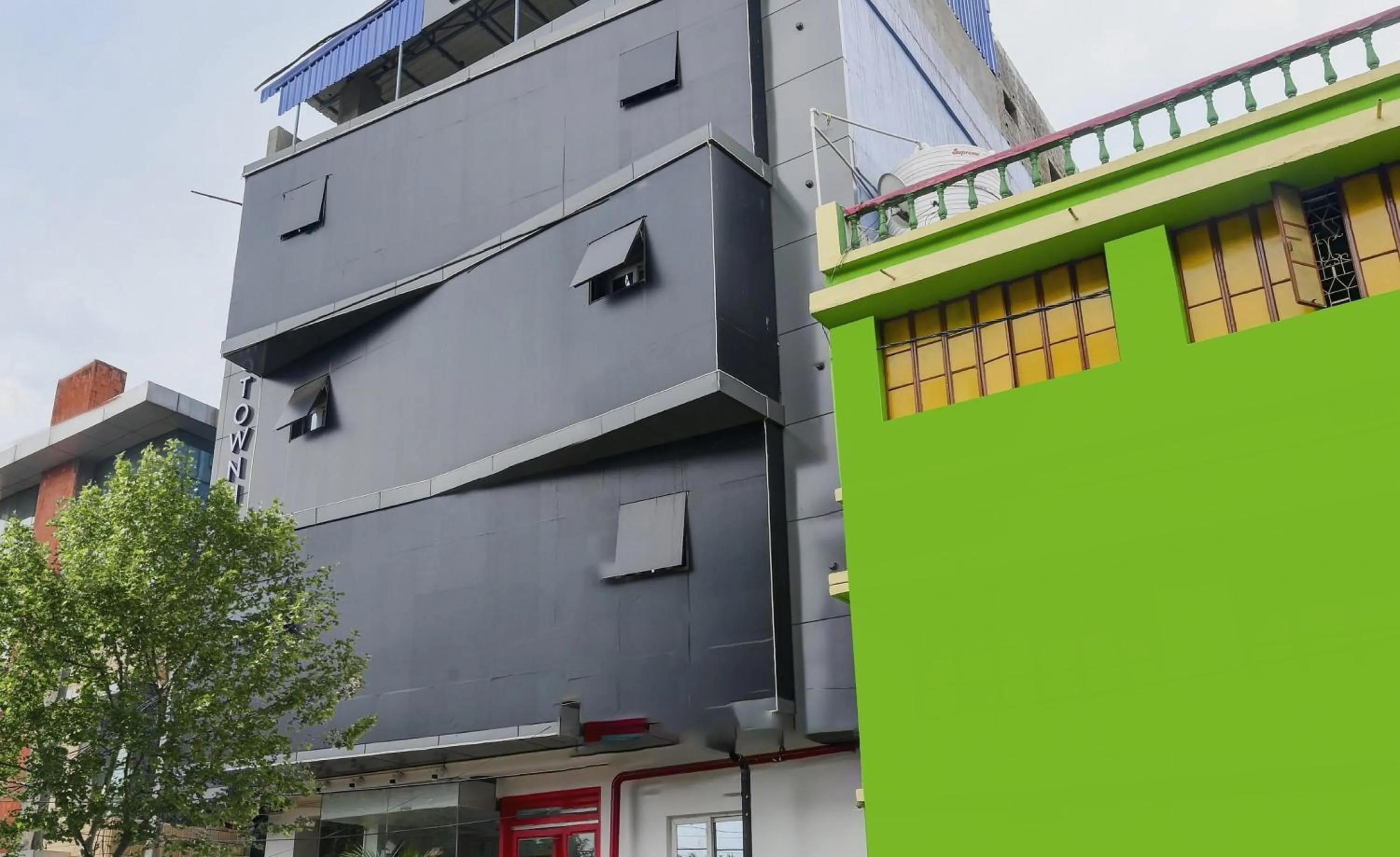 Facade/entrance in Super Town House HI5 Aditya International