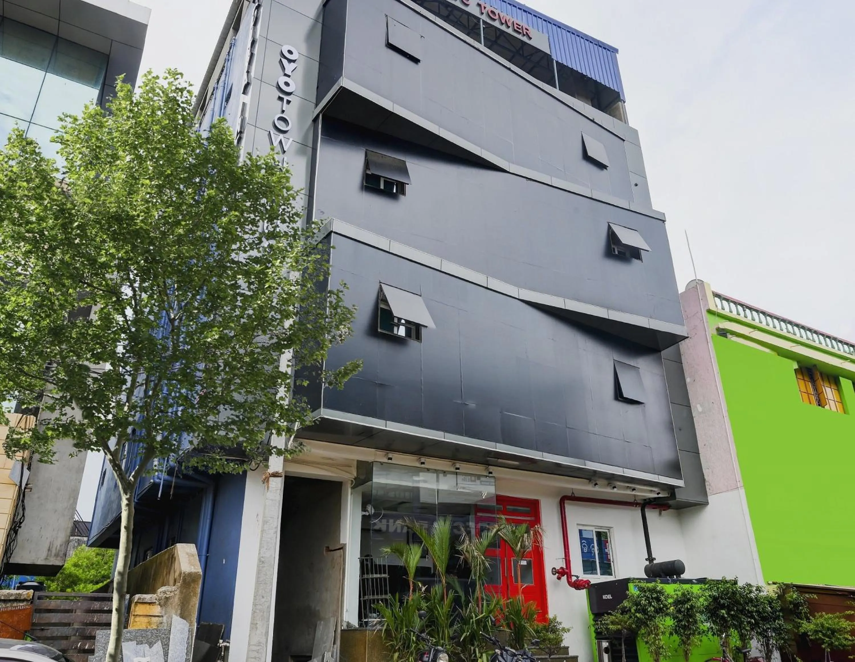 Facade/entrance in Super Town House HI5 Aditya International