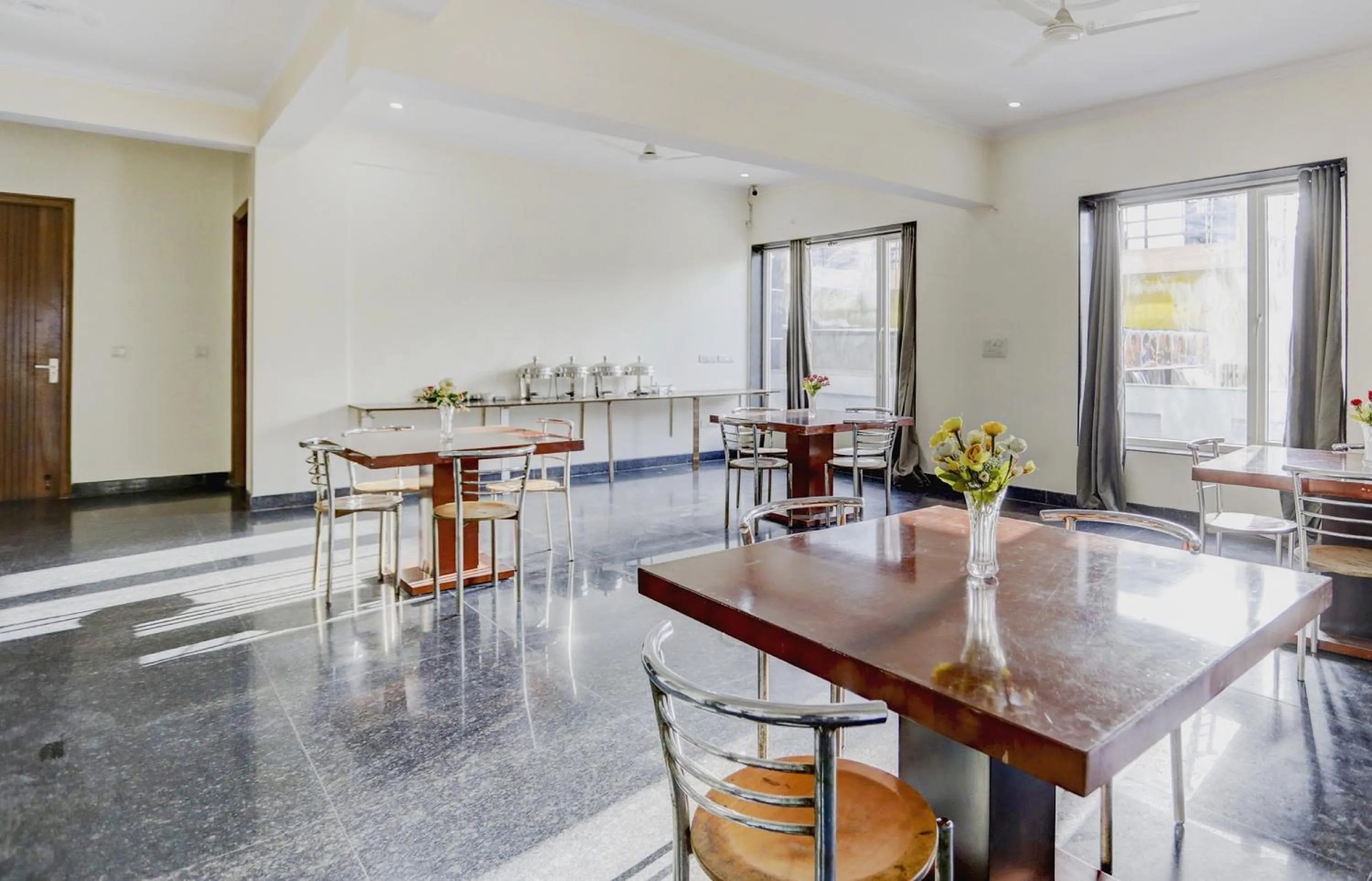 Restaurant/places to eat in Super Town House HI5 Aditya International