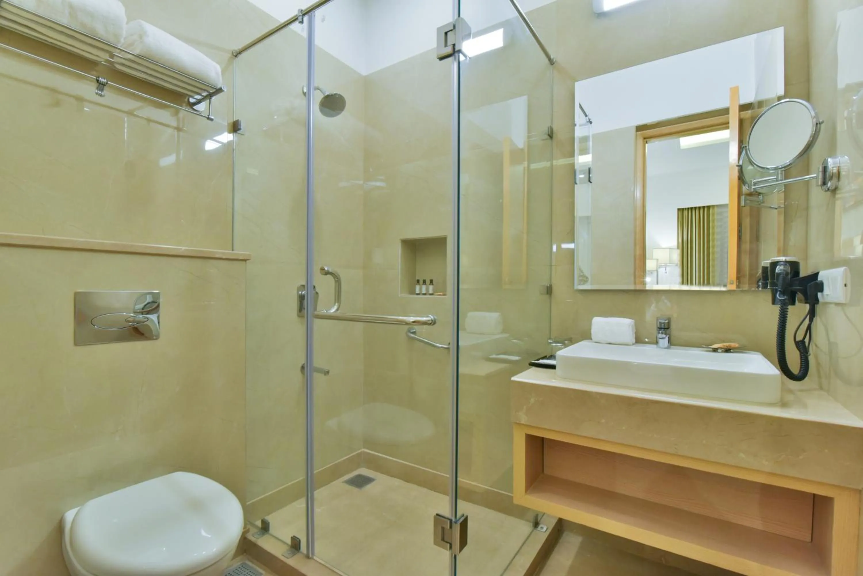 Shower in SureStay by Best Western Heritage Walk