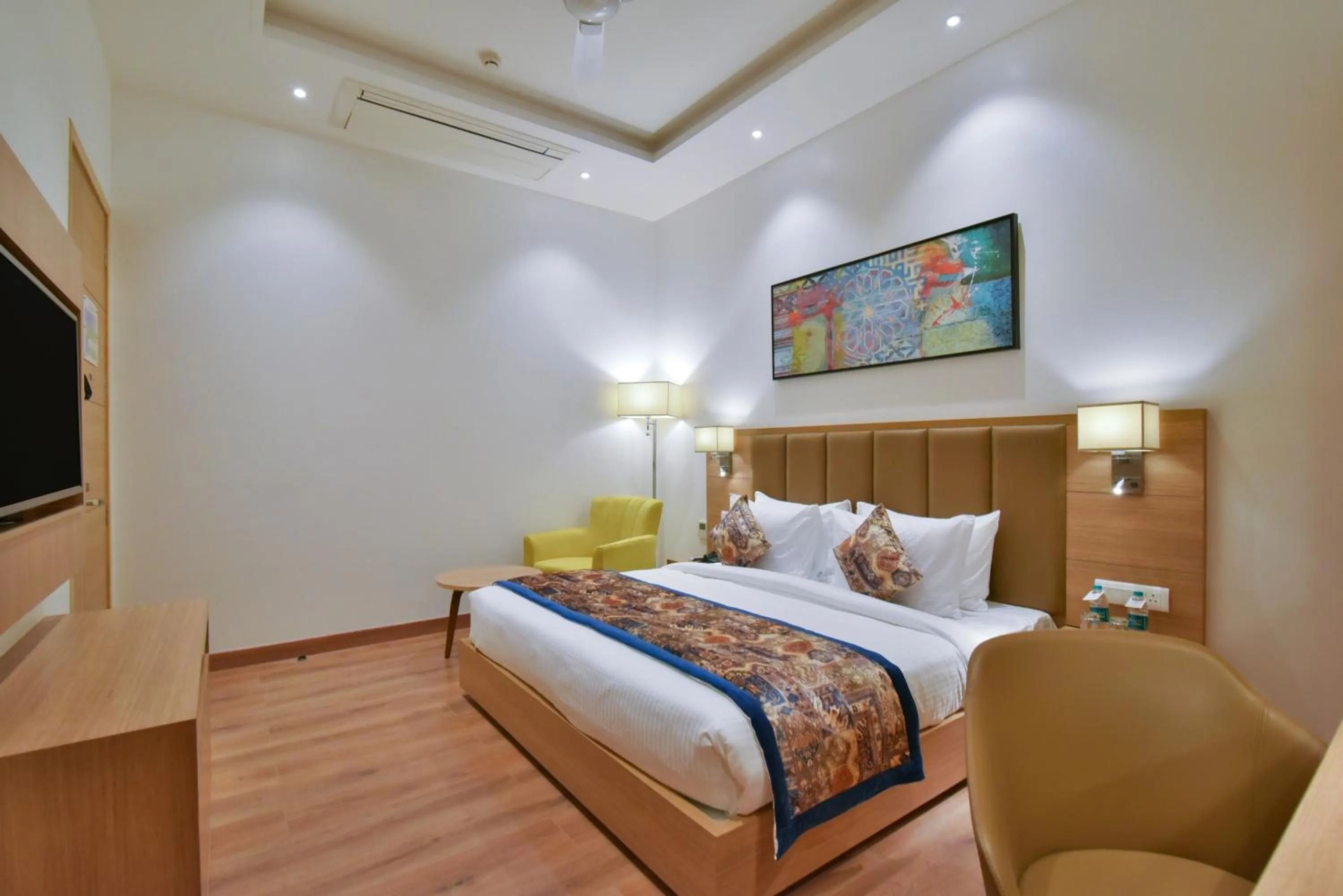 room service, Bed in SureStay by Best Western Heritage Walk