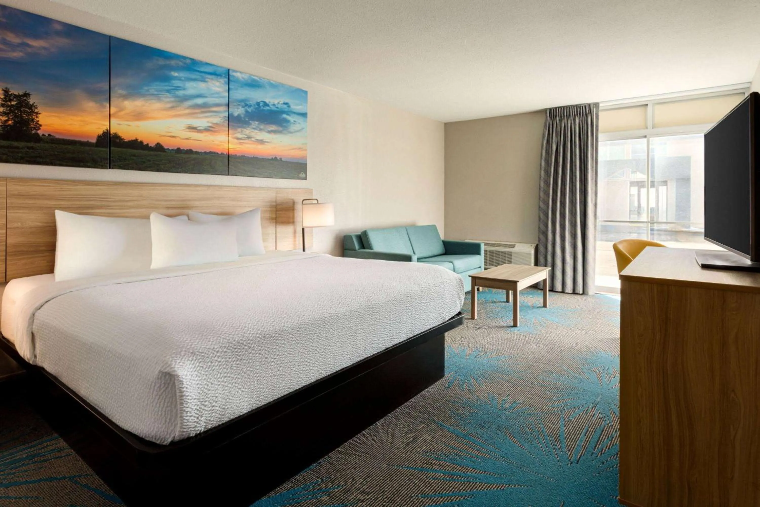 Photo of the whole room, Bed in Days Inn by Wyndham Grand Island I-80