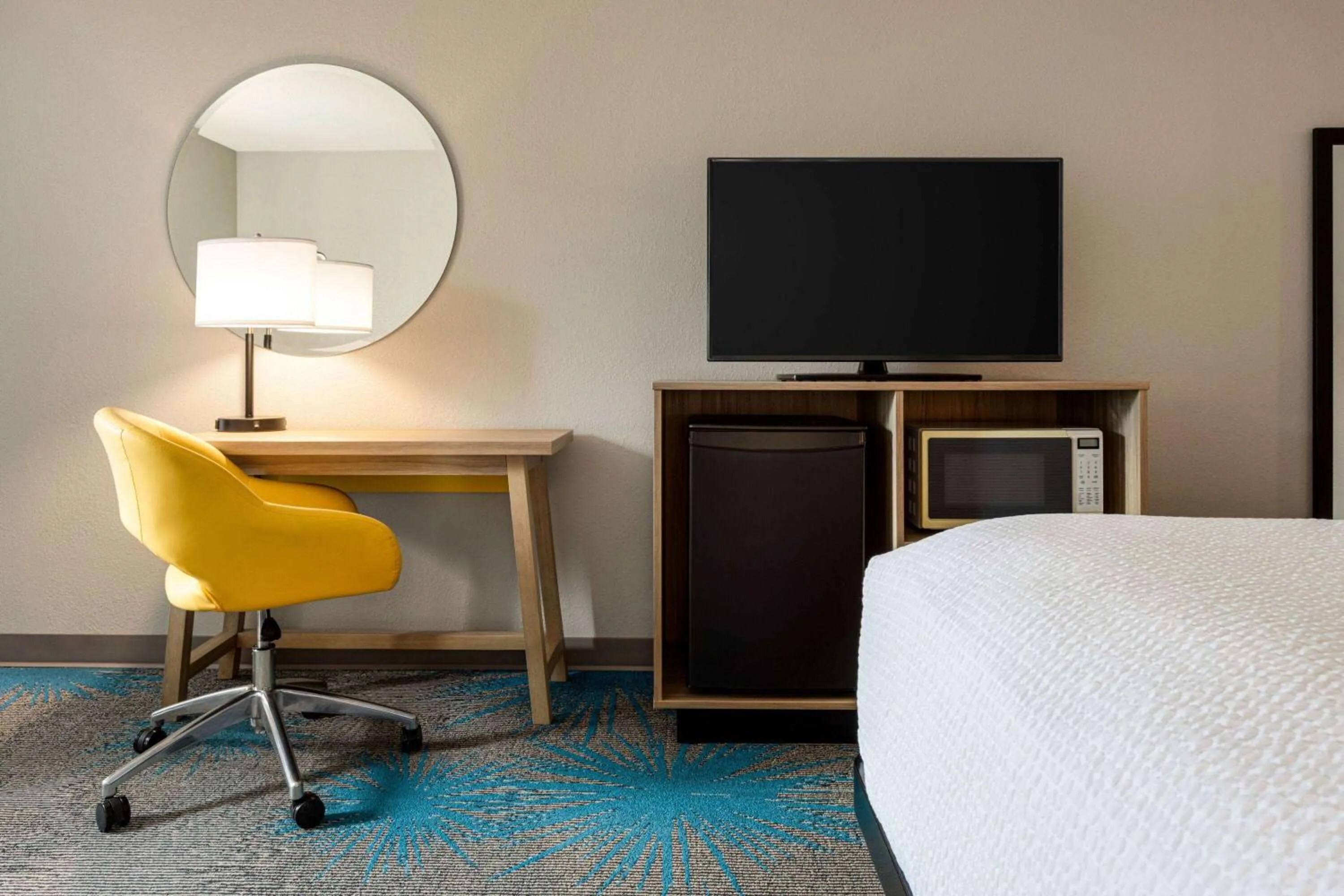 Photo of the whole room, Bed in Days Inn by Wyndham Grand Island I-80