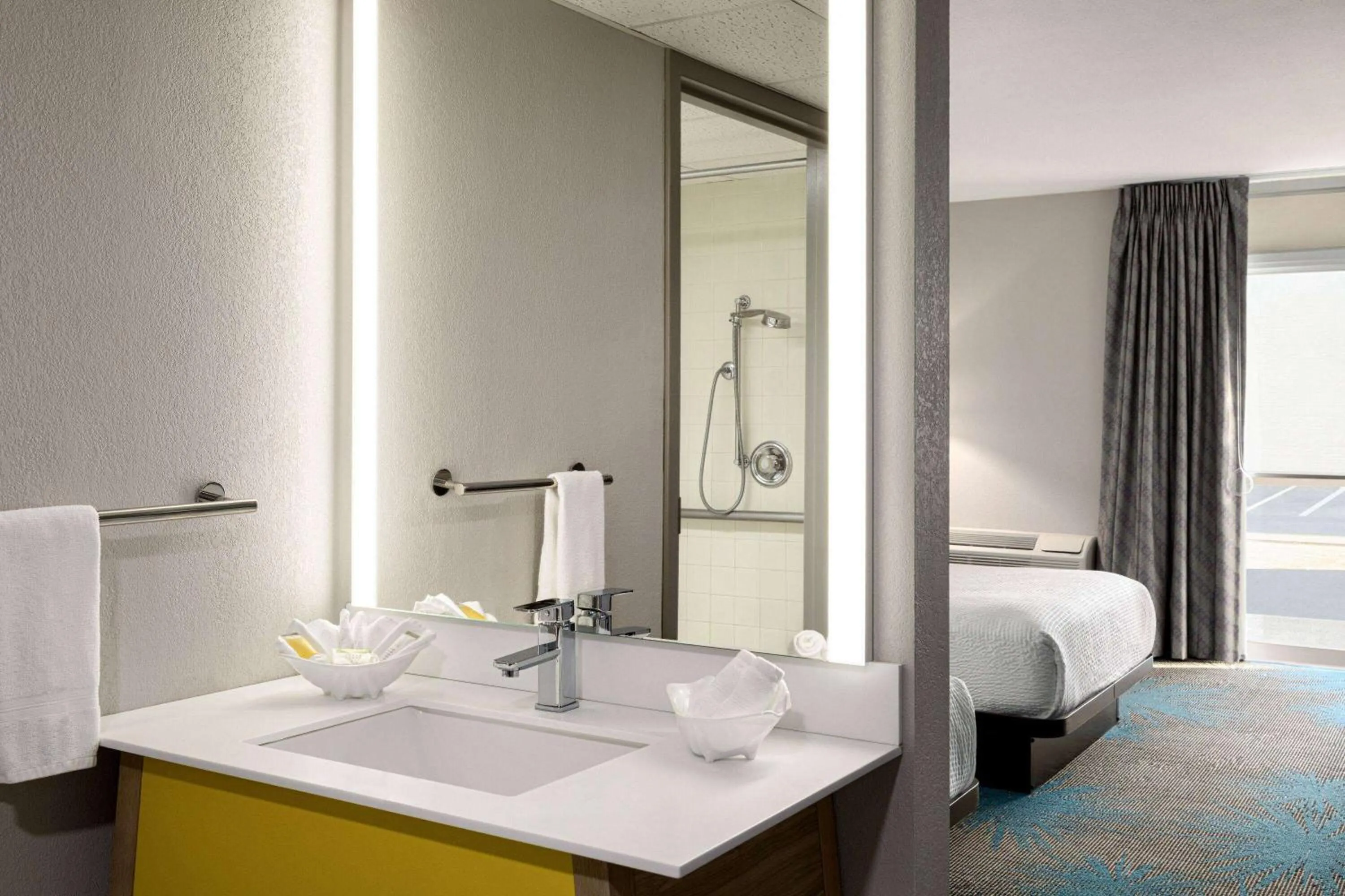 Shower, Bed in Days Inn by Wyndham Grand Island I-80