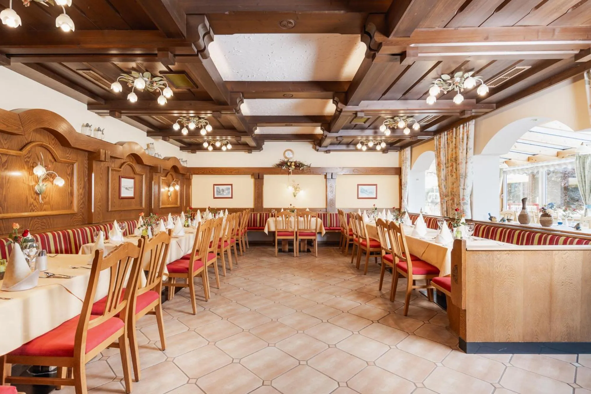 Restaurant/places to eat in Landhotel Stofflerwirt