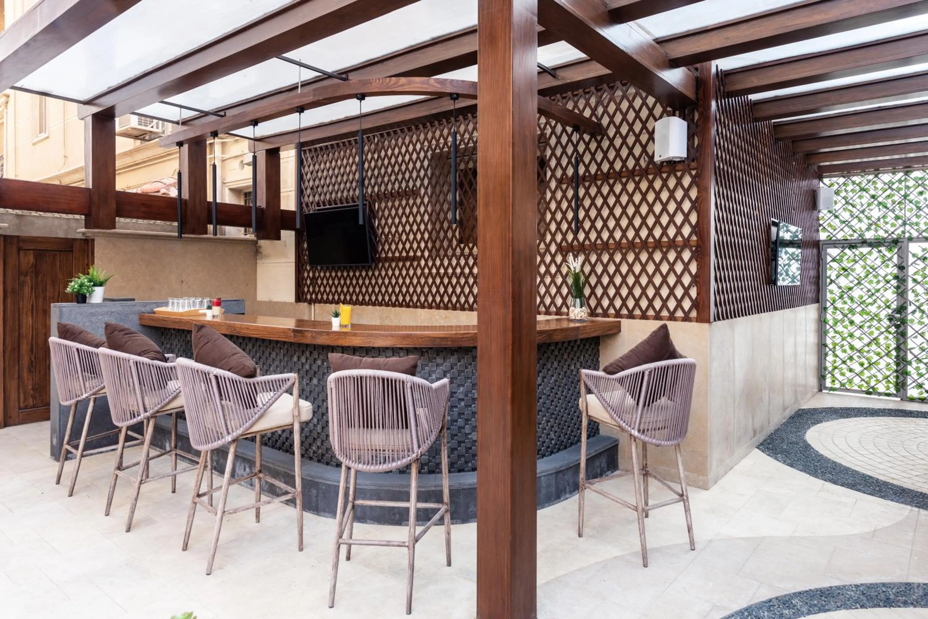 Restaurant/places to eat in Maran Residence