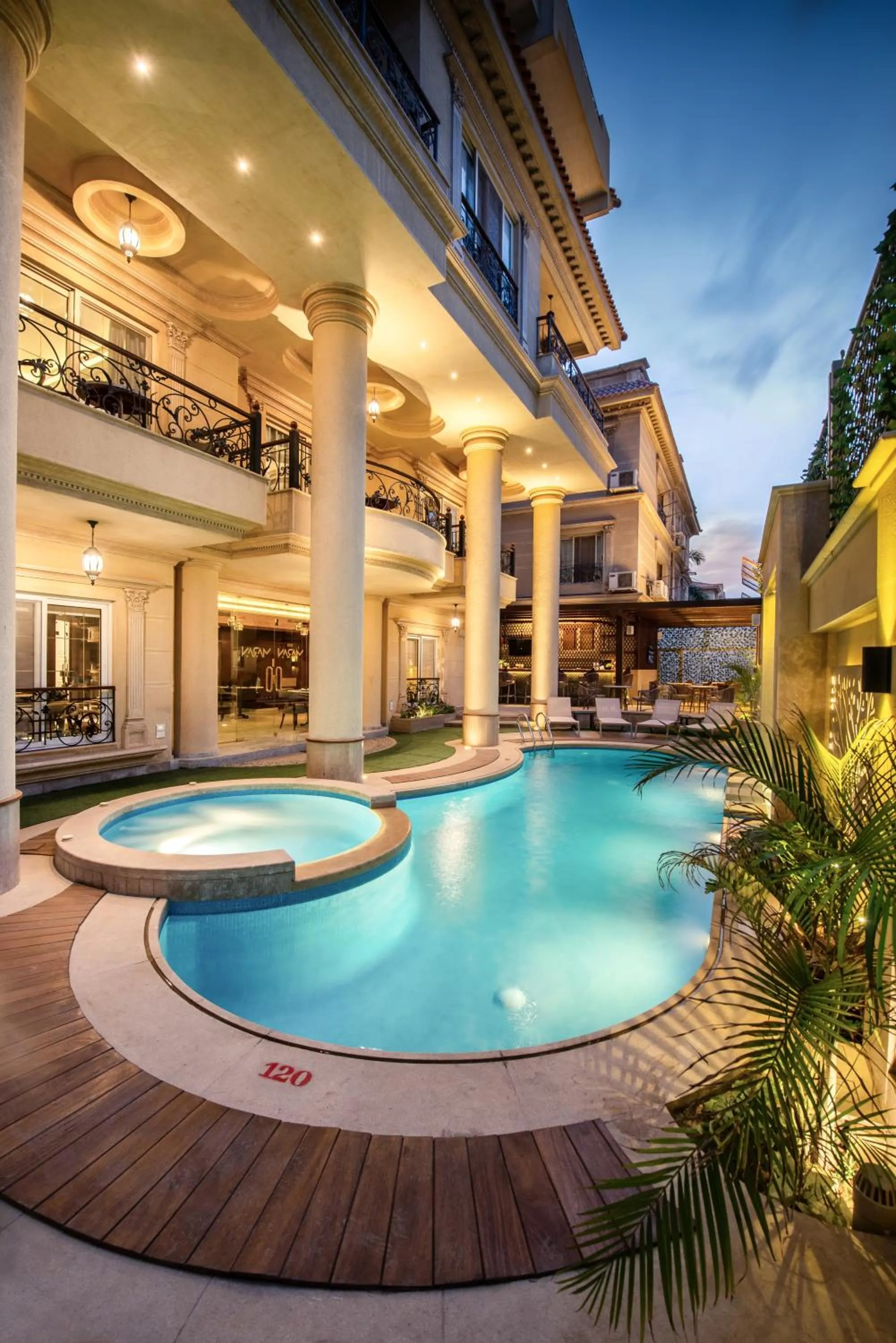 Swimming pool in Maran Residence