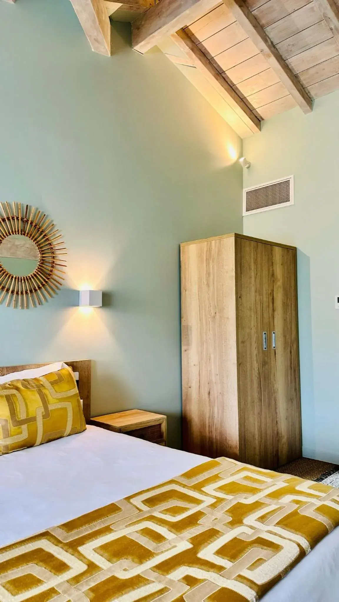 Double Room with Pool View in Hôtel Villa la Renaissance Double Room with Pool View in Hôtel Villa la Renaissance