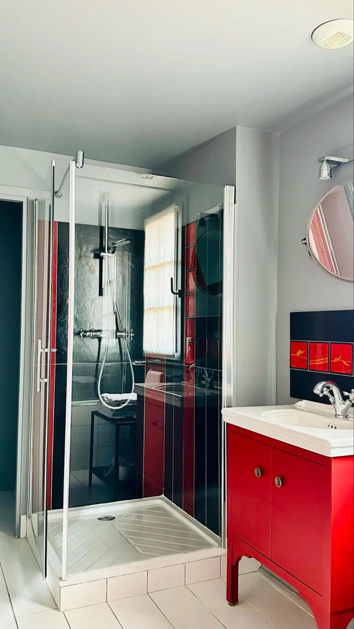 Shower in Hôtel Villa la Renaissance