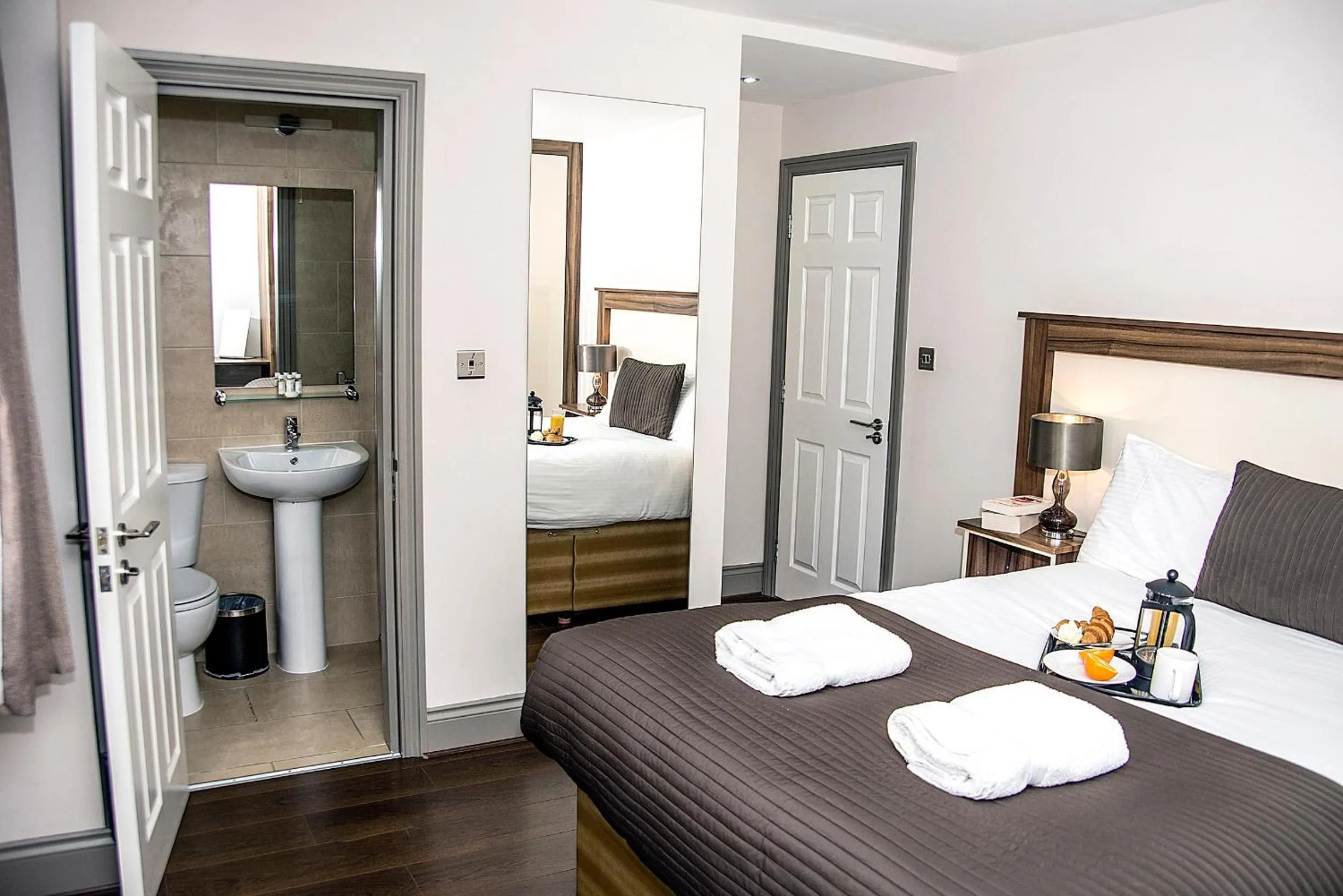 Toilet, Bed in Base Serviced Apartments - Sir Thomas Street