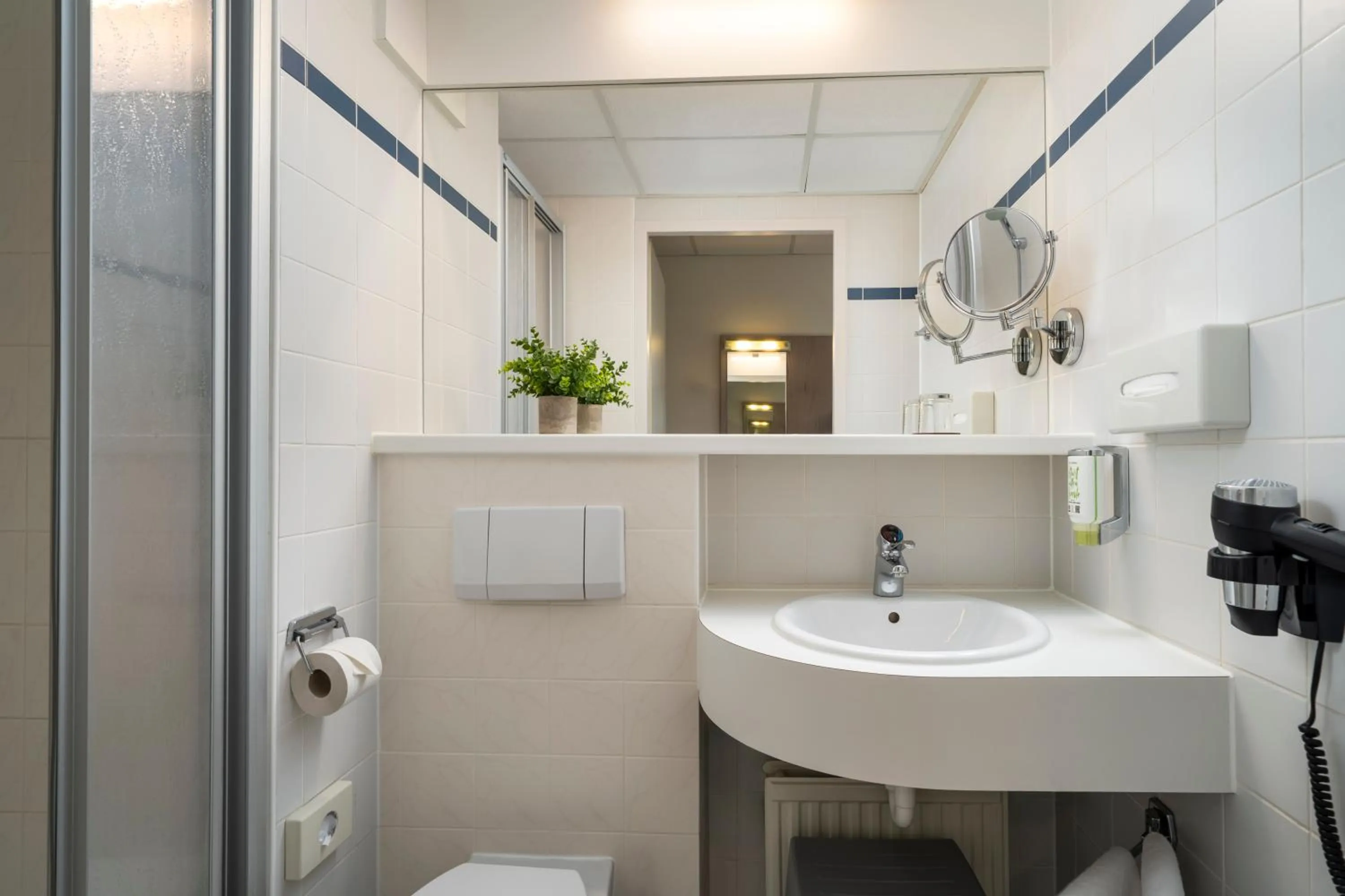 Bathroom in NOVALIS Hotel by AURUM Dresden