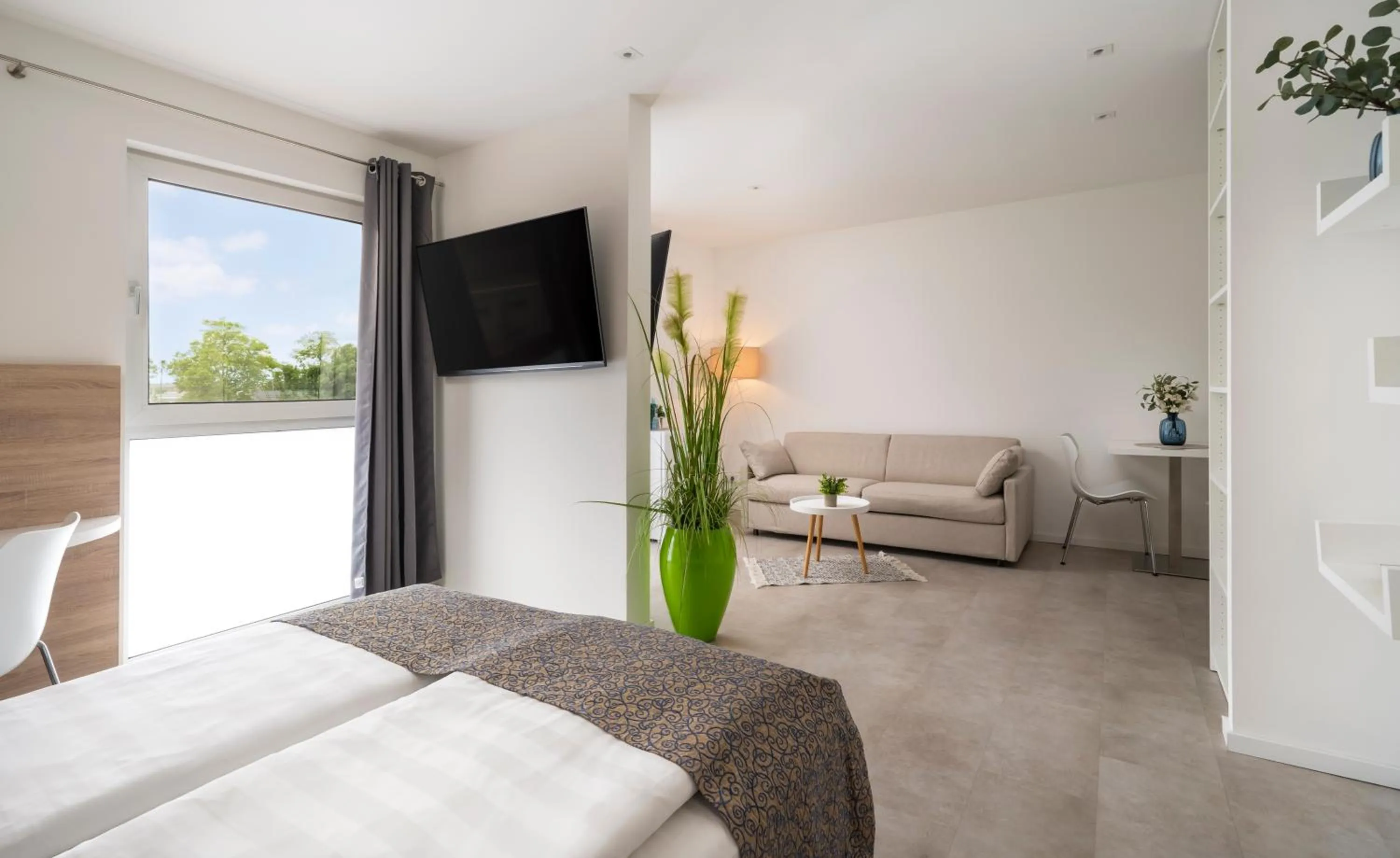 Photo of the whole room, Bed in NOVALIS Hotel by AURUM Dresden