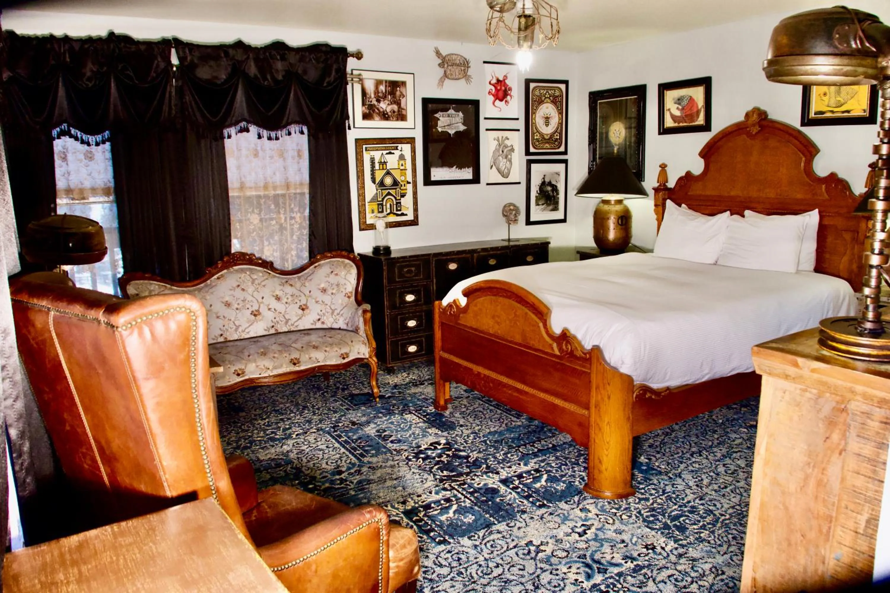 Bed in Yosemite Bug Rustic Mountain Resort