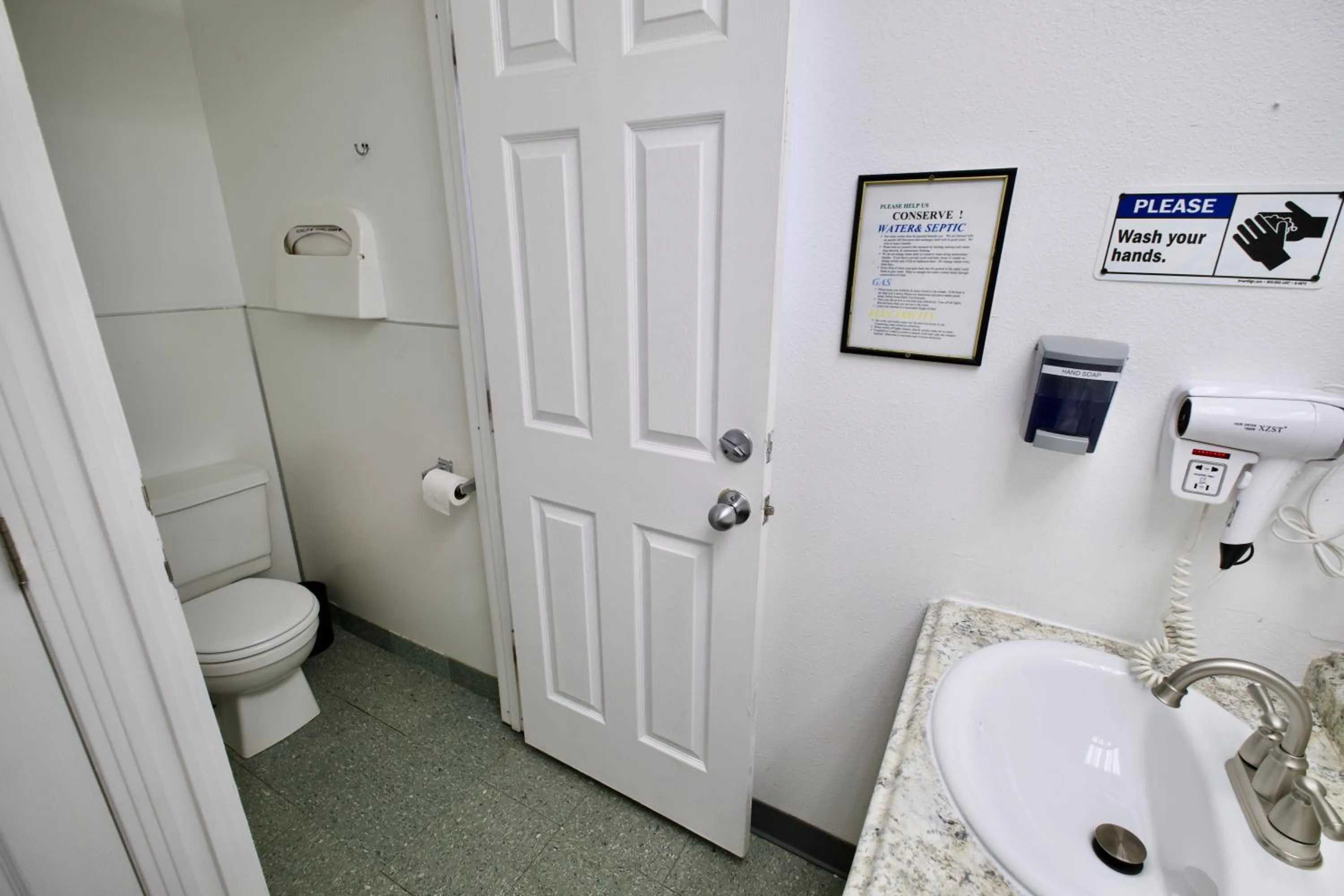 Yosemite Bug Rustic Mountain Resort