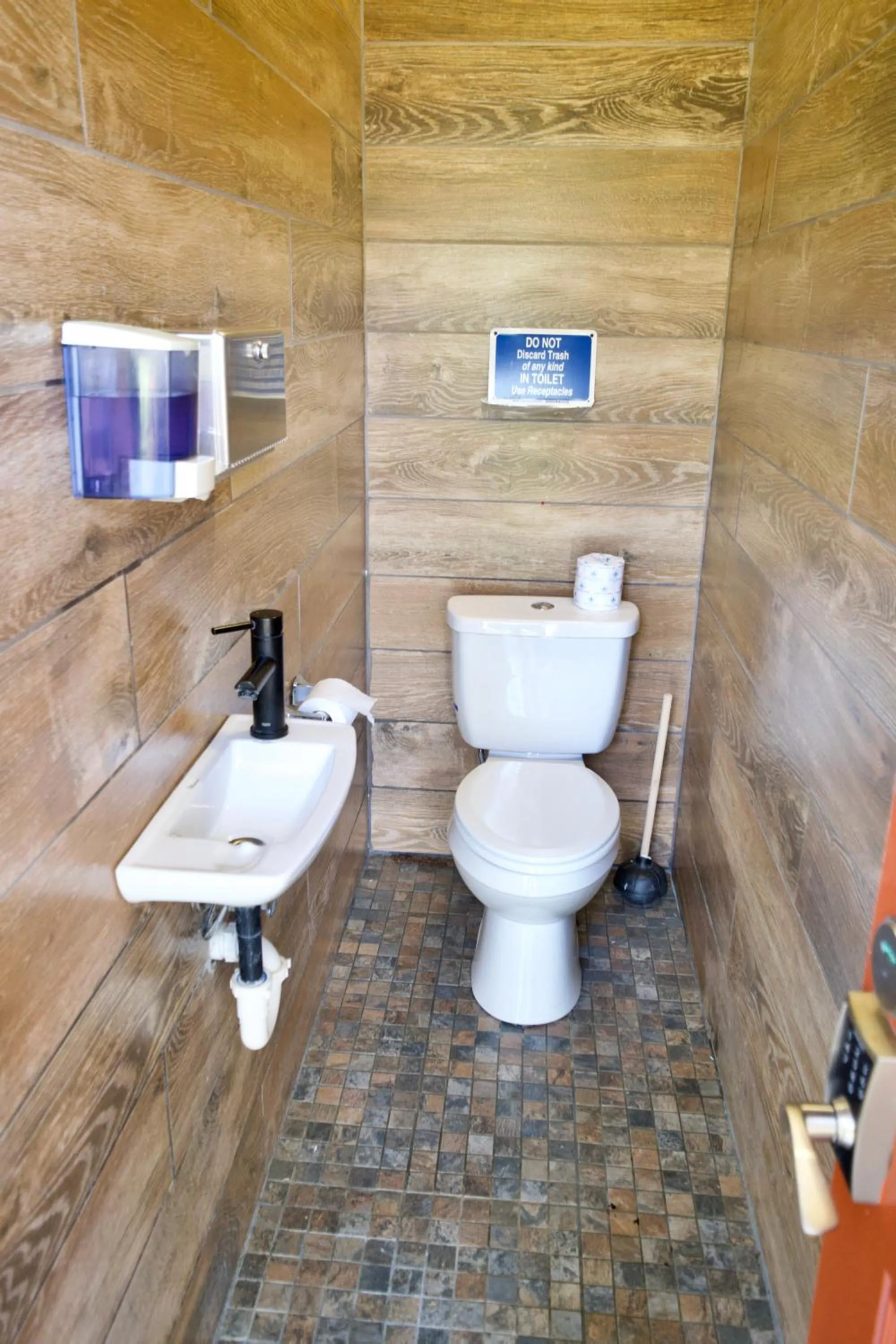 Yosemite Bug Rustic Mountain Resort