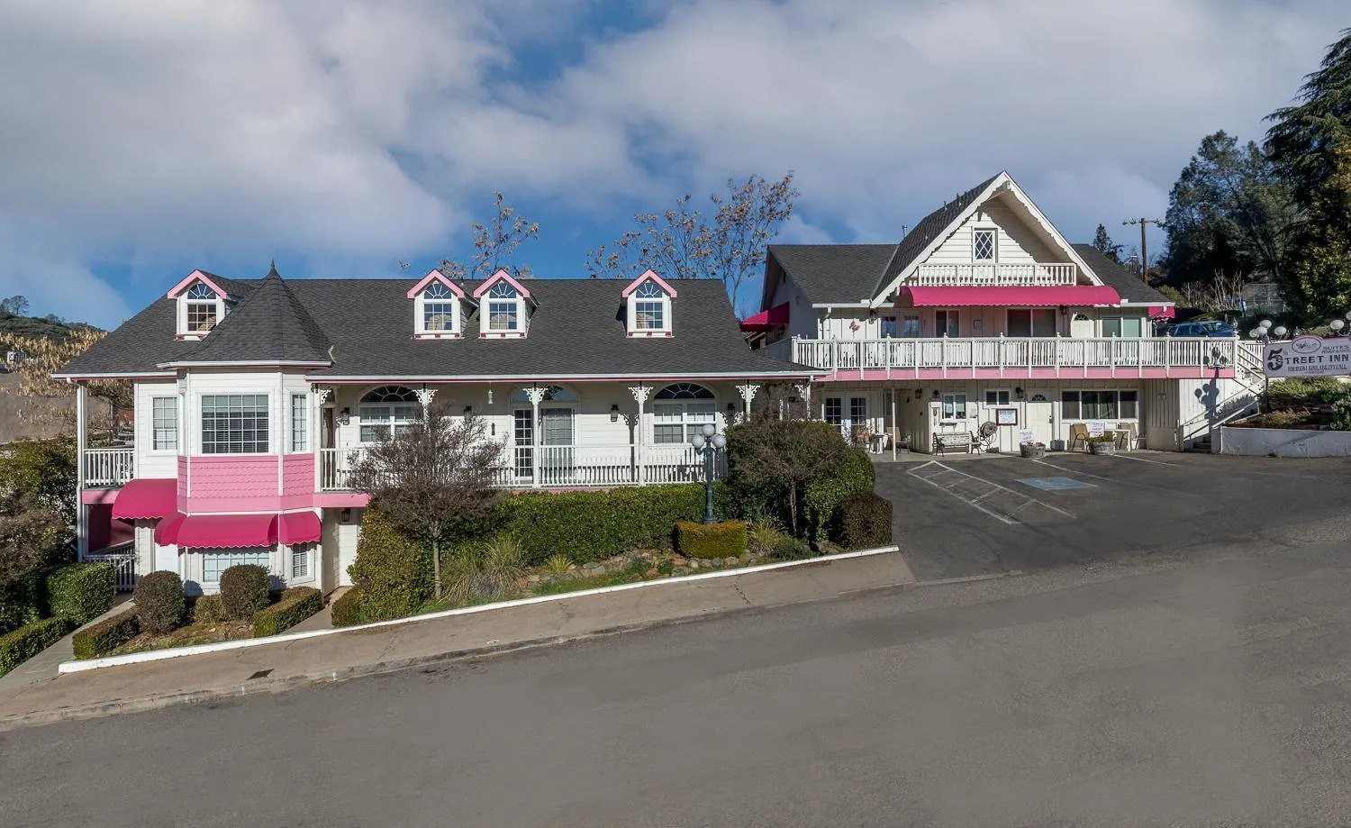 Property building in 5th Street Inn