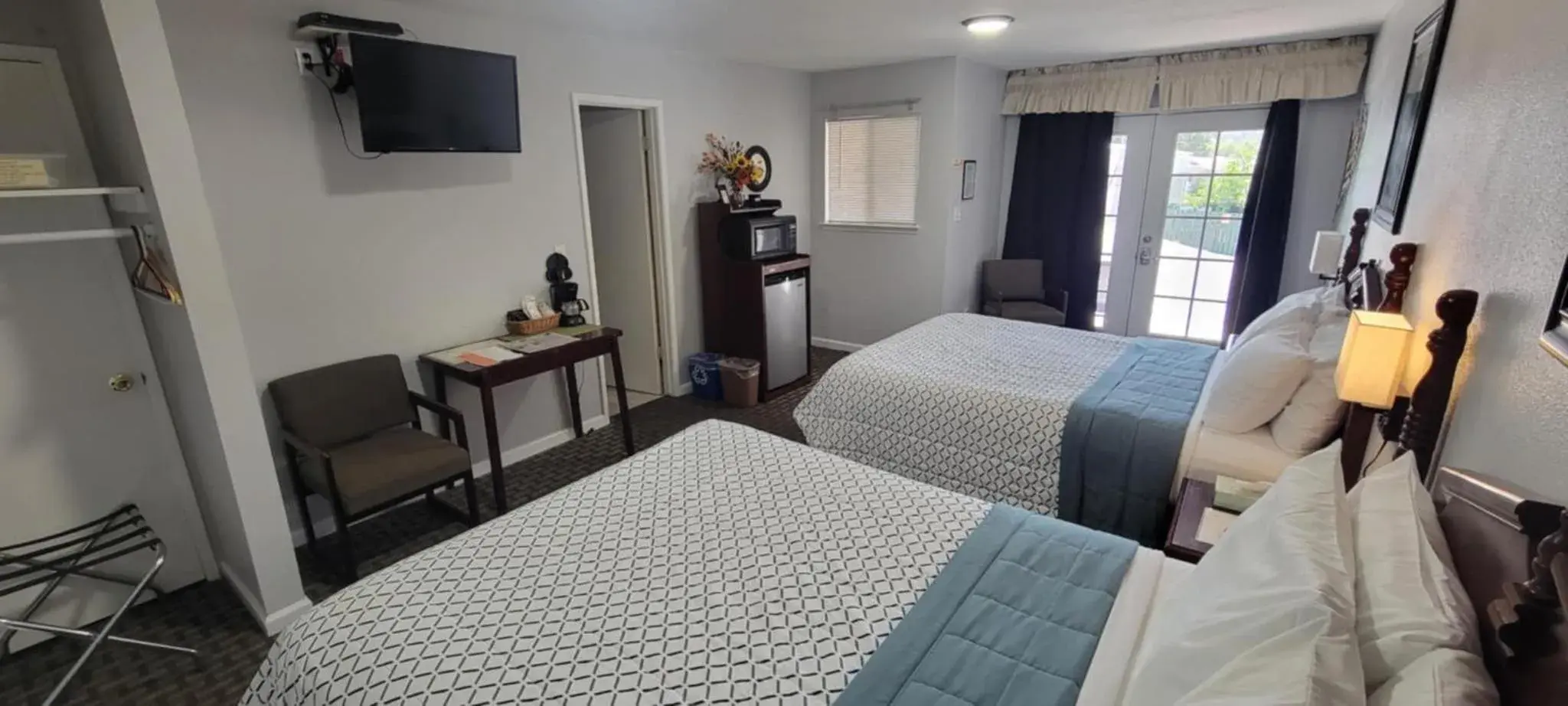 Quadruple Room in 5th Street Inn Quadruple Room in 5th Street Inn