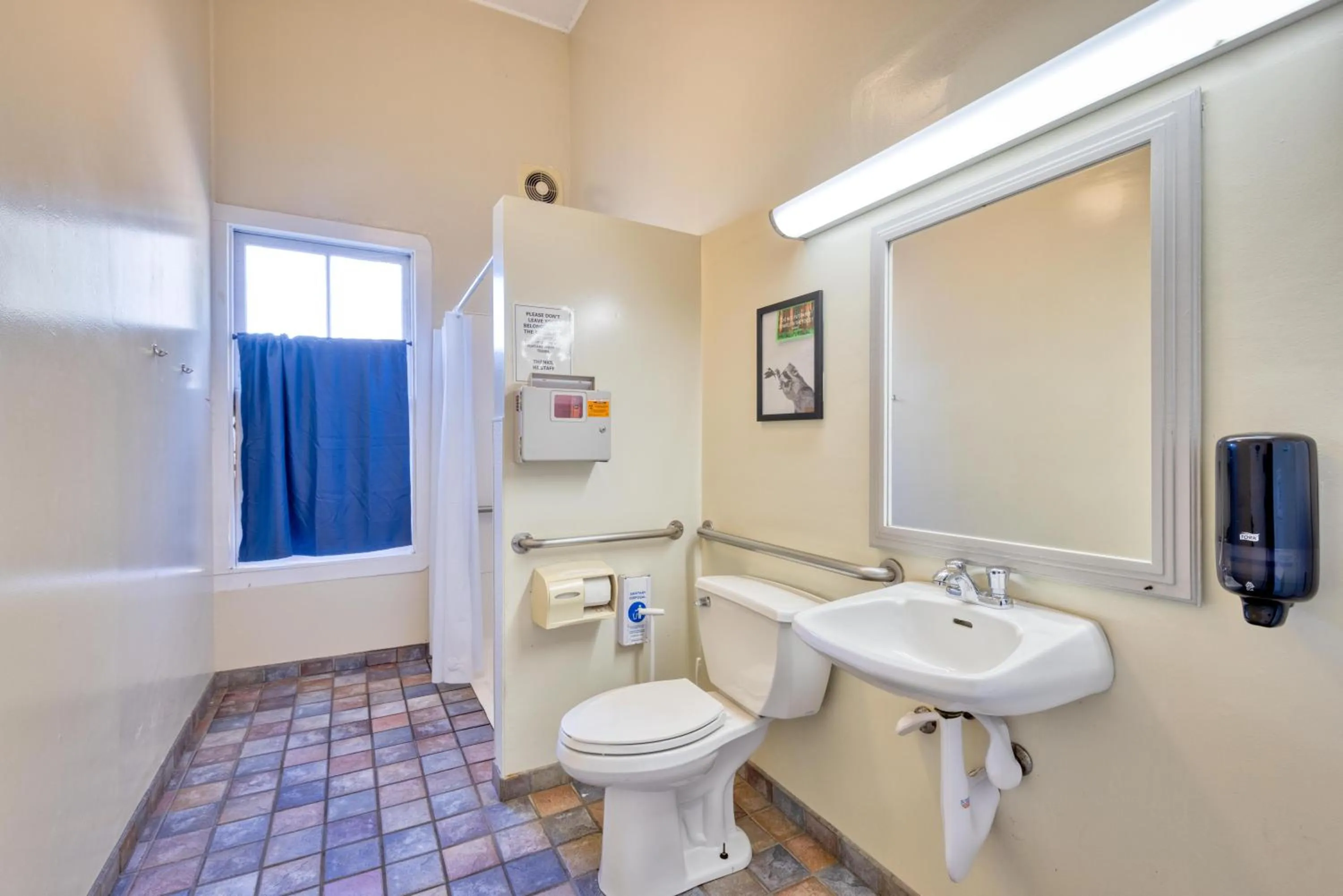 Shower in HI San Francisco Fisherman's Wharf Hostel