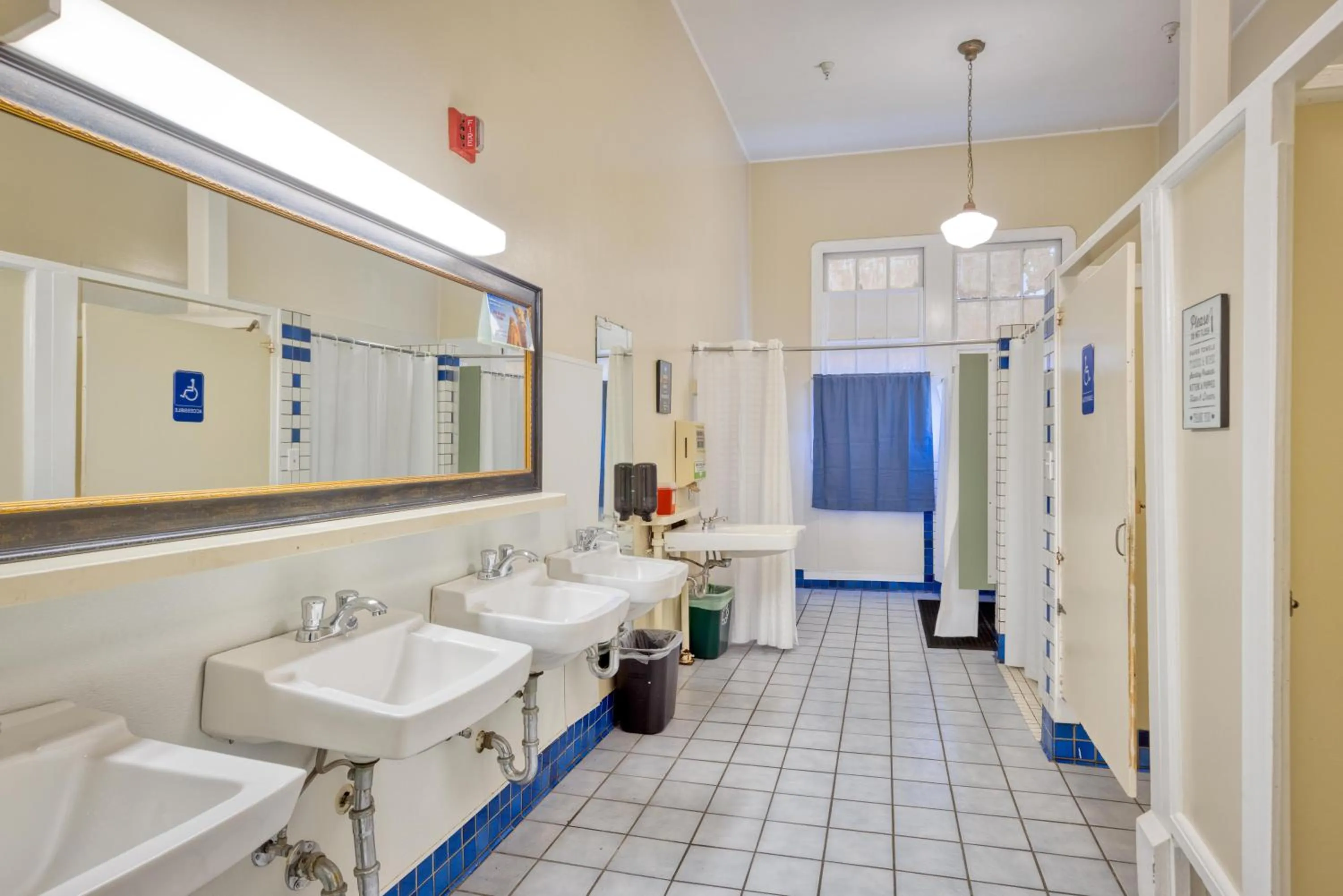 Shower in HI San Francisco Fisherman's Wharf Hostel