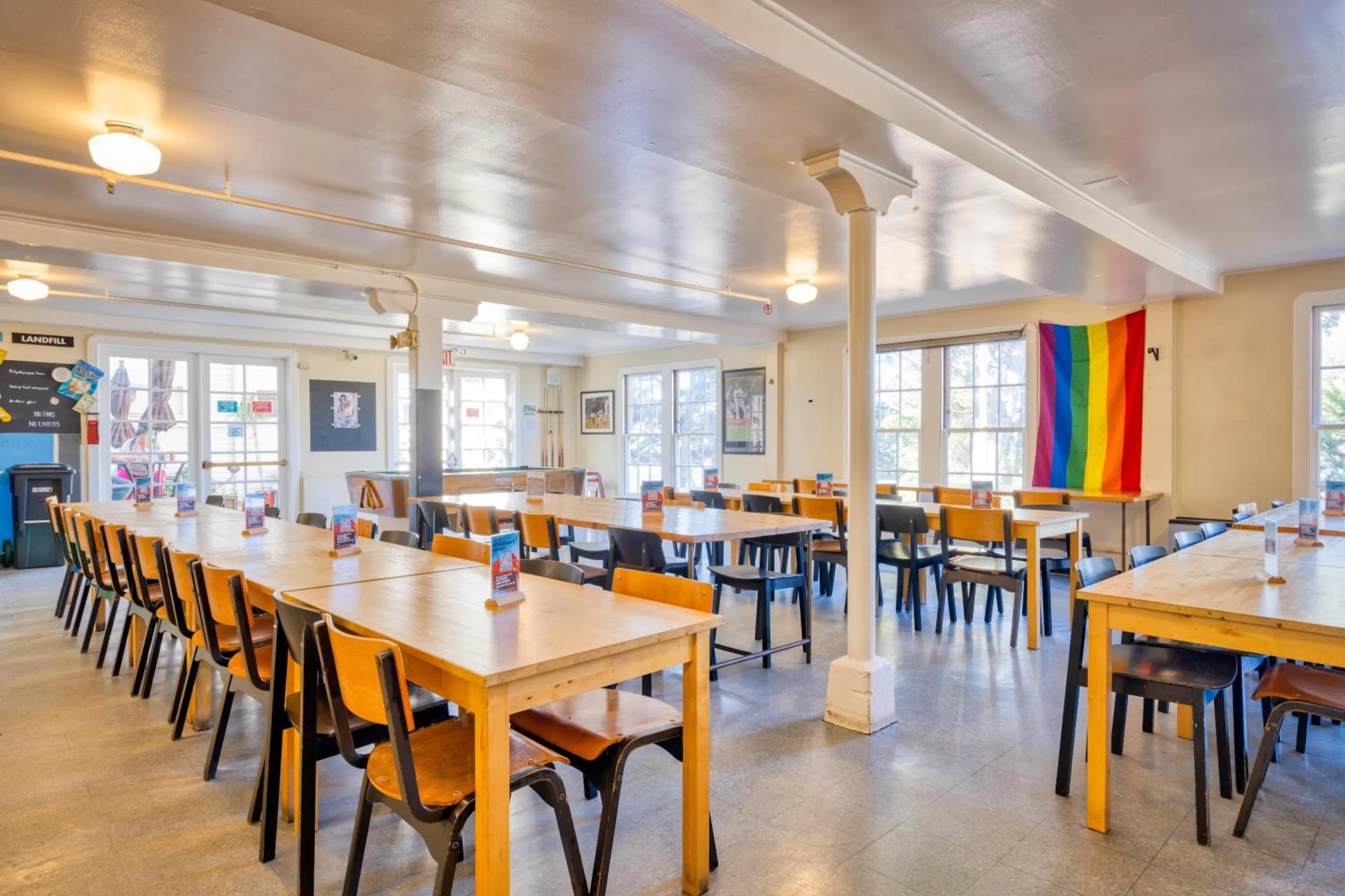 Dining area in HI San Francisco Fisherman's Wharf Hostel