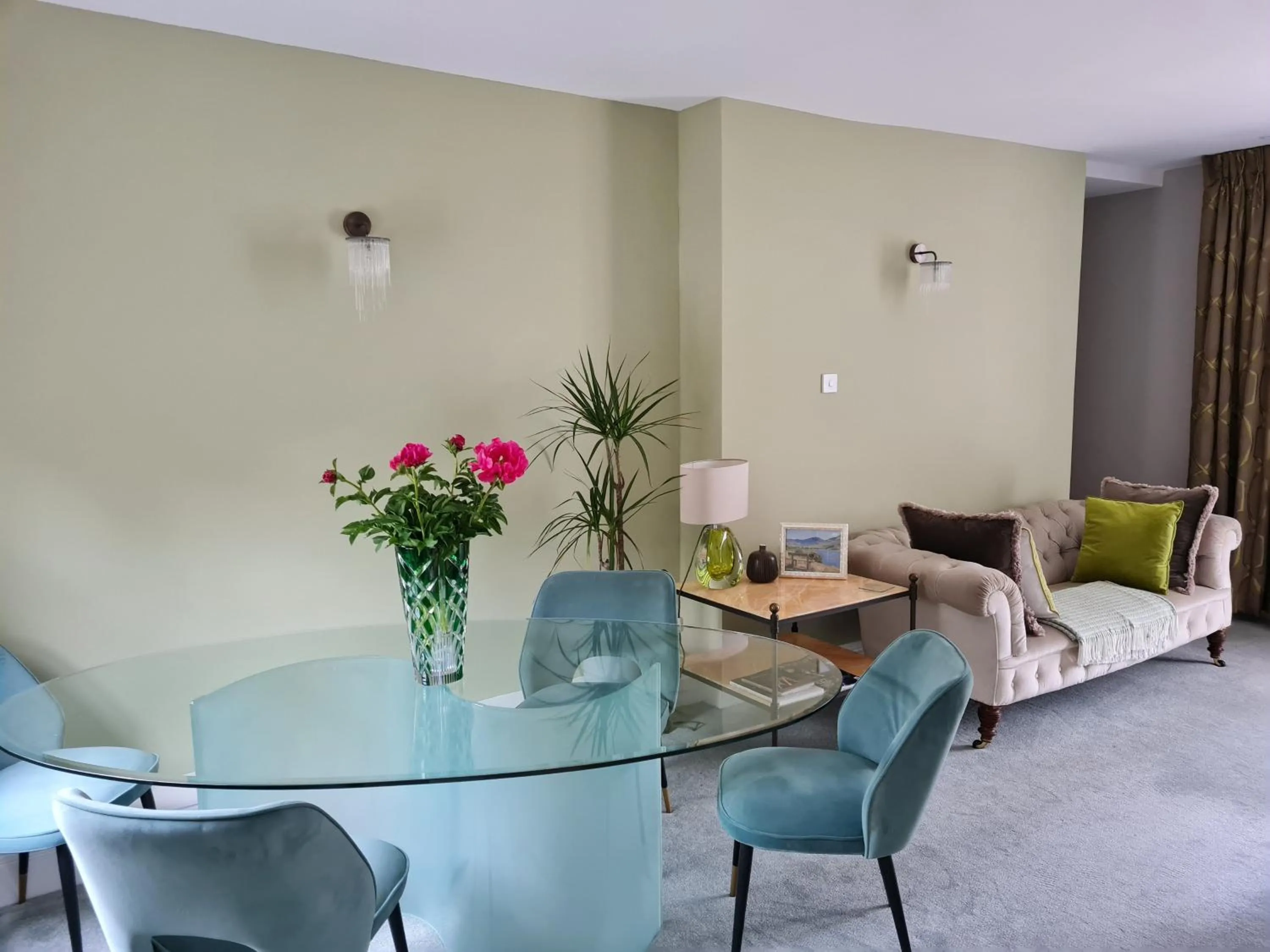 Living room in Palm Grove Apartments