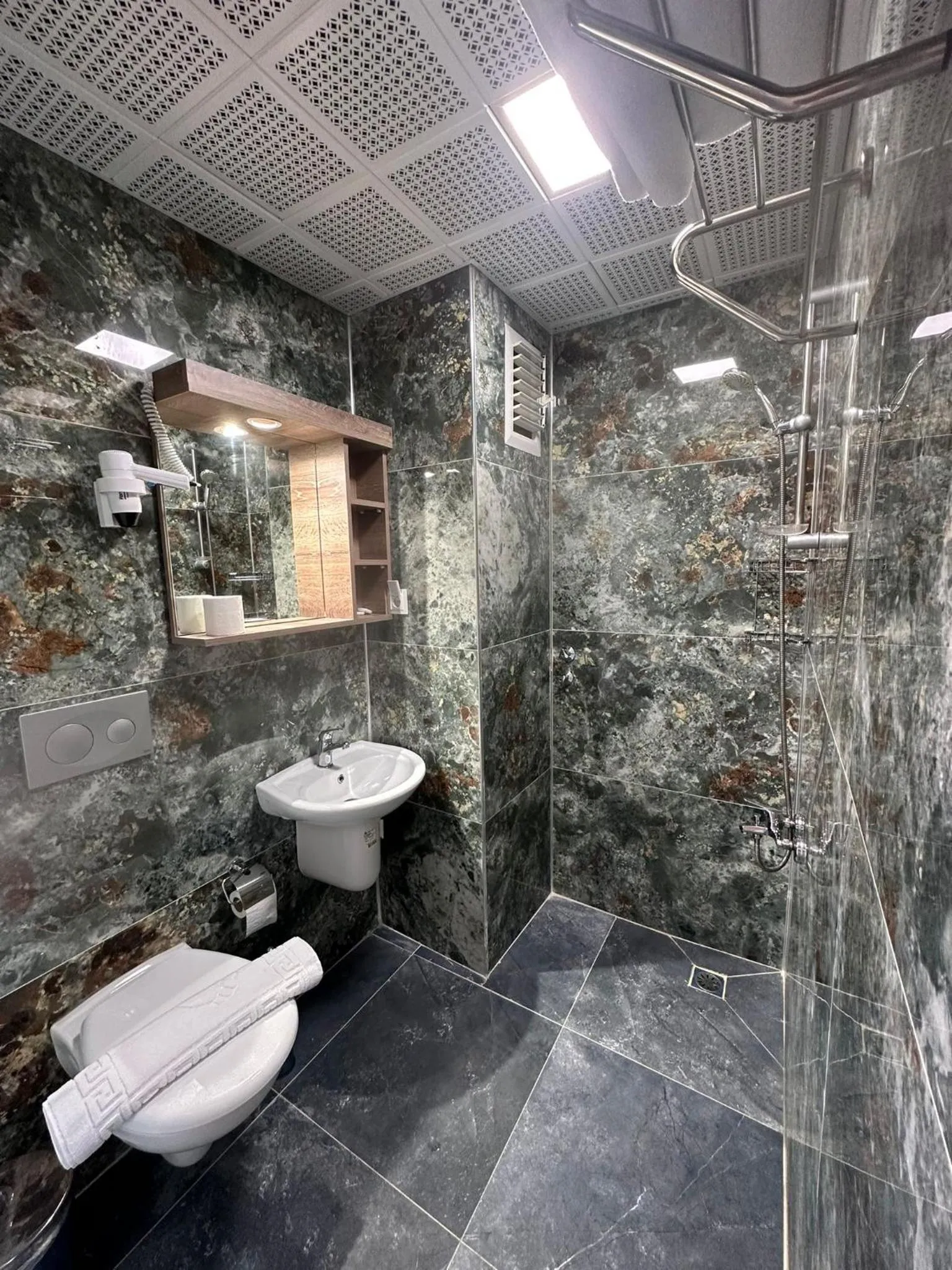 Shower in Kutberk Hotel Kemer