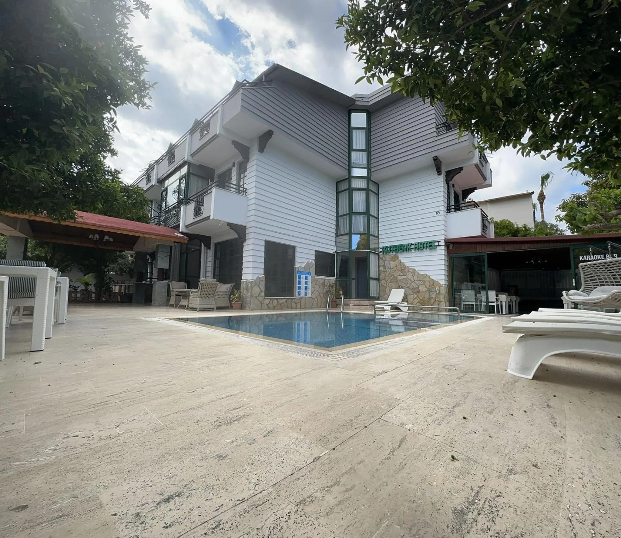 Swimming pool in Kutberk Hotel Kemer