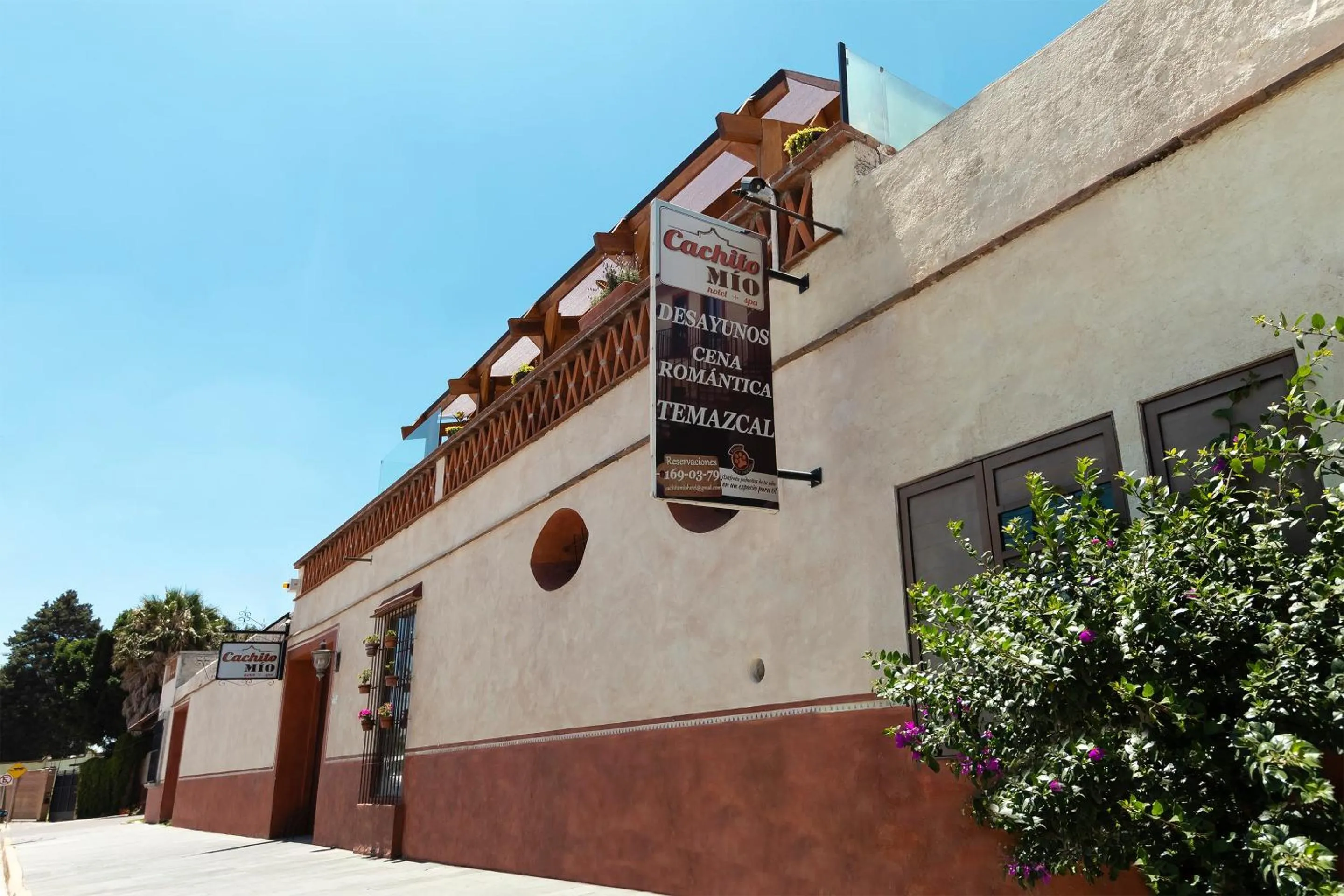 Facade/entrance in Collection O Cachito Mio