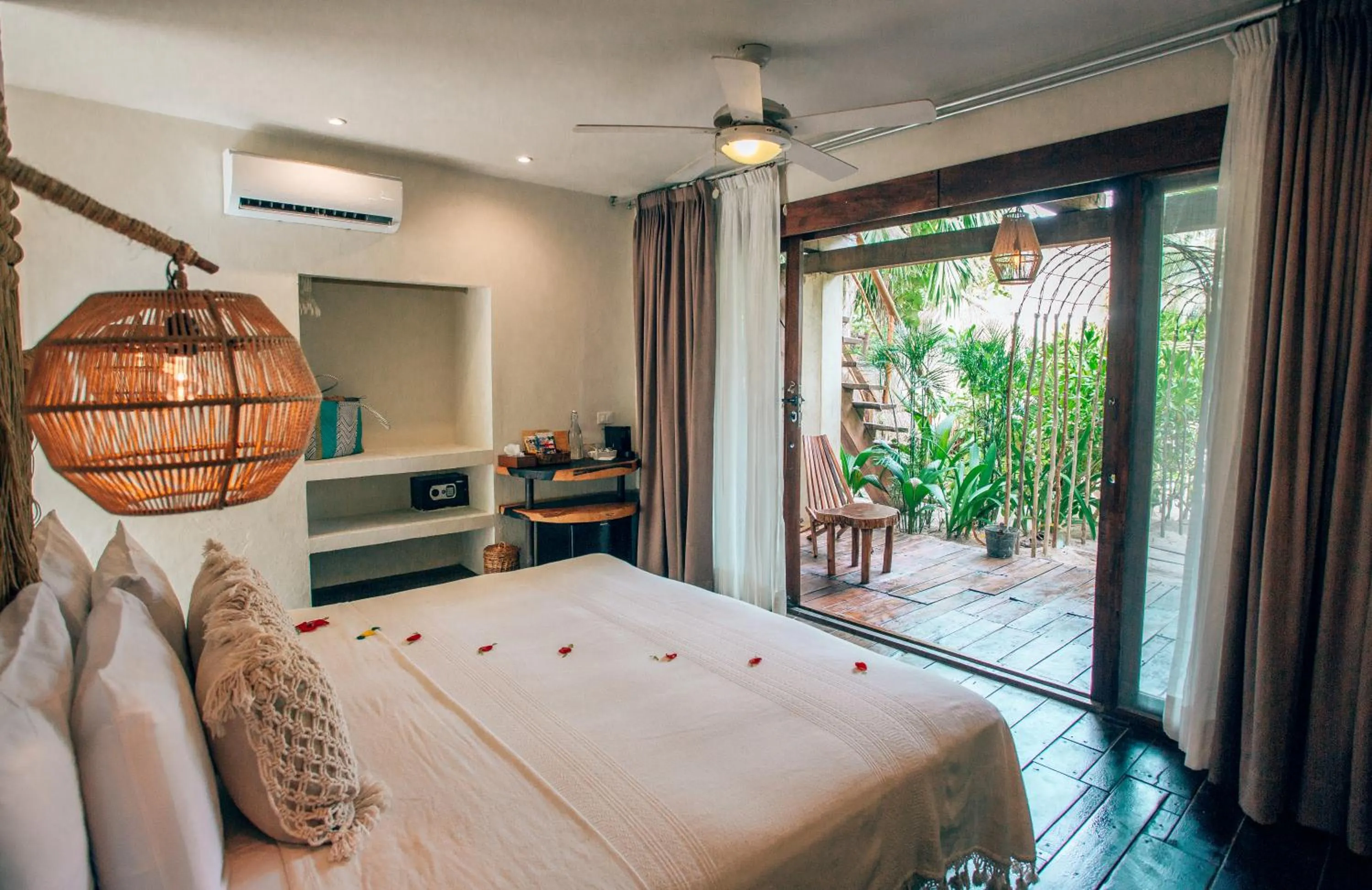 Photo of the whole room, Bed in Orchid House Tulum Beach