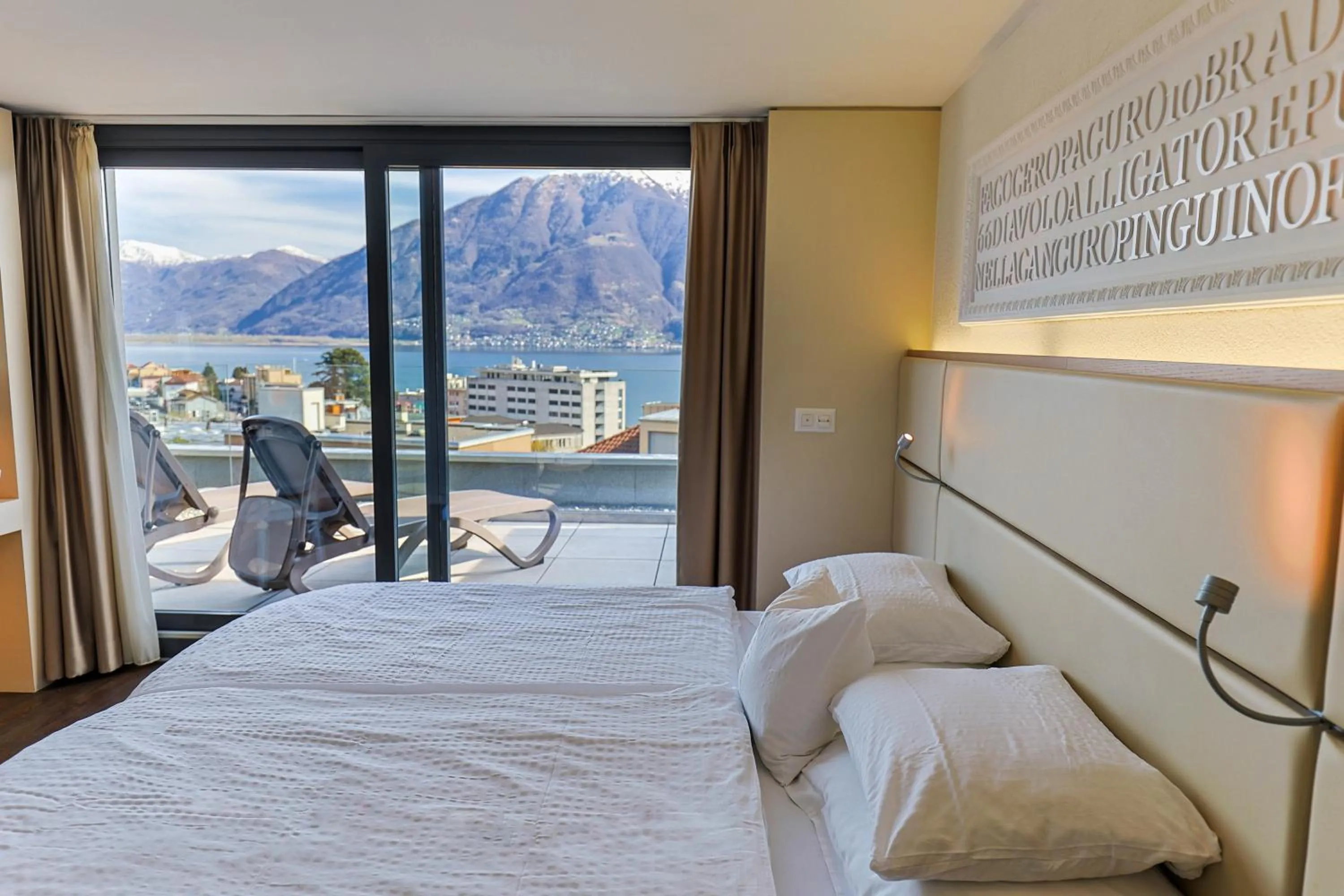 Bedroom, Bed in Hotel Muralto Locarno