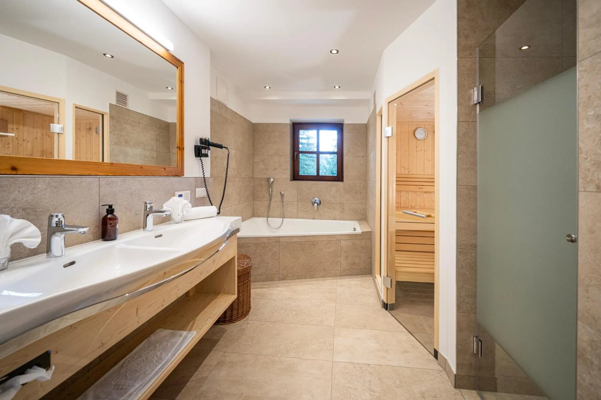 Bathroom in Hotel Trattlerhof