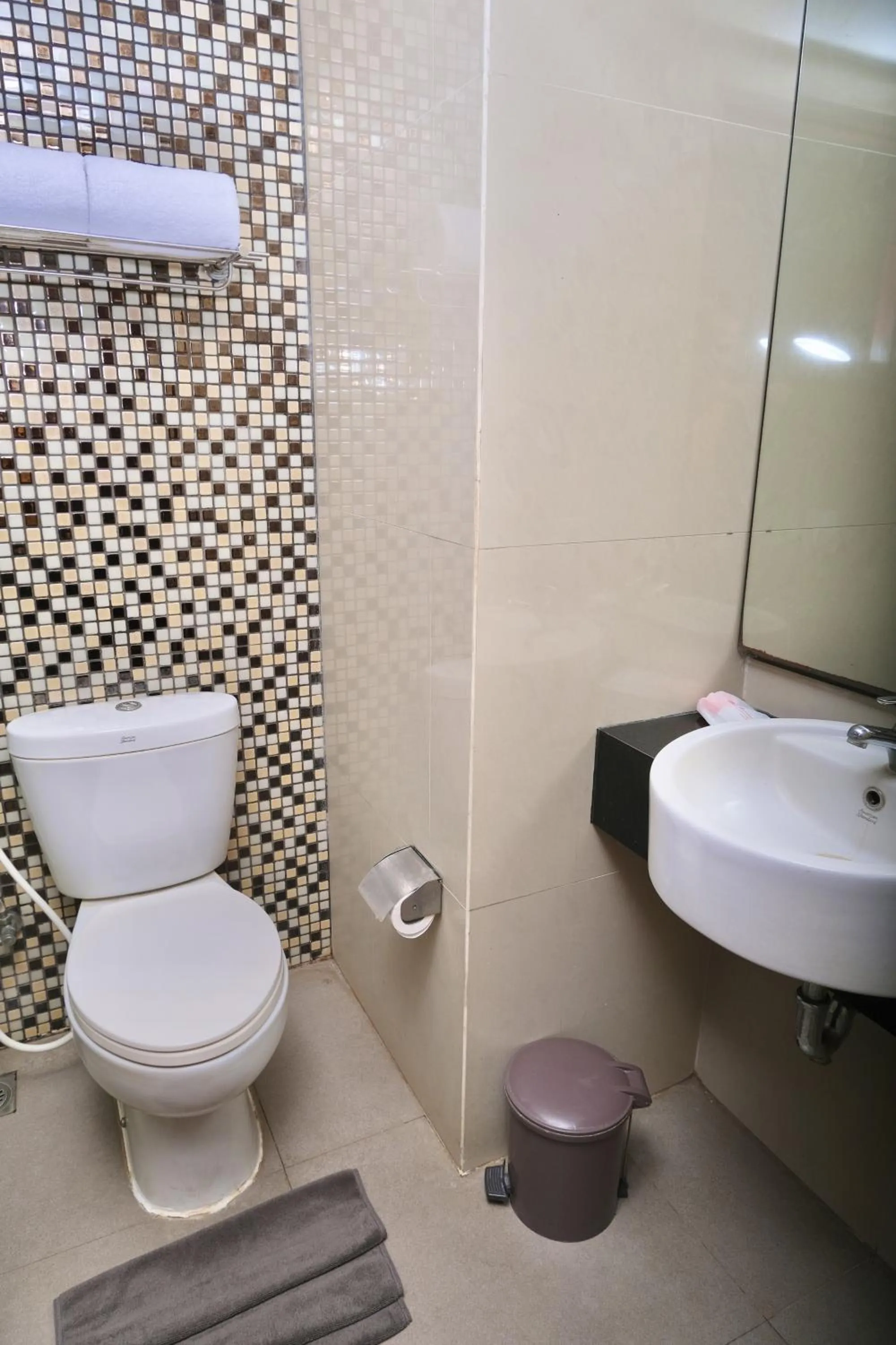 Bathroom in @Hom Semarang Simpang Lima