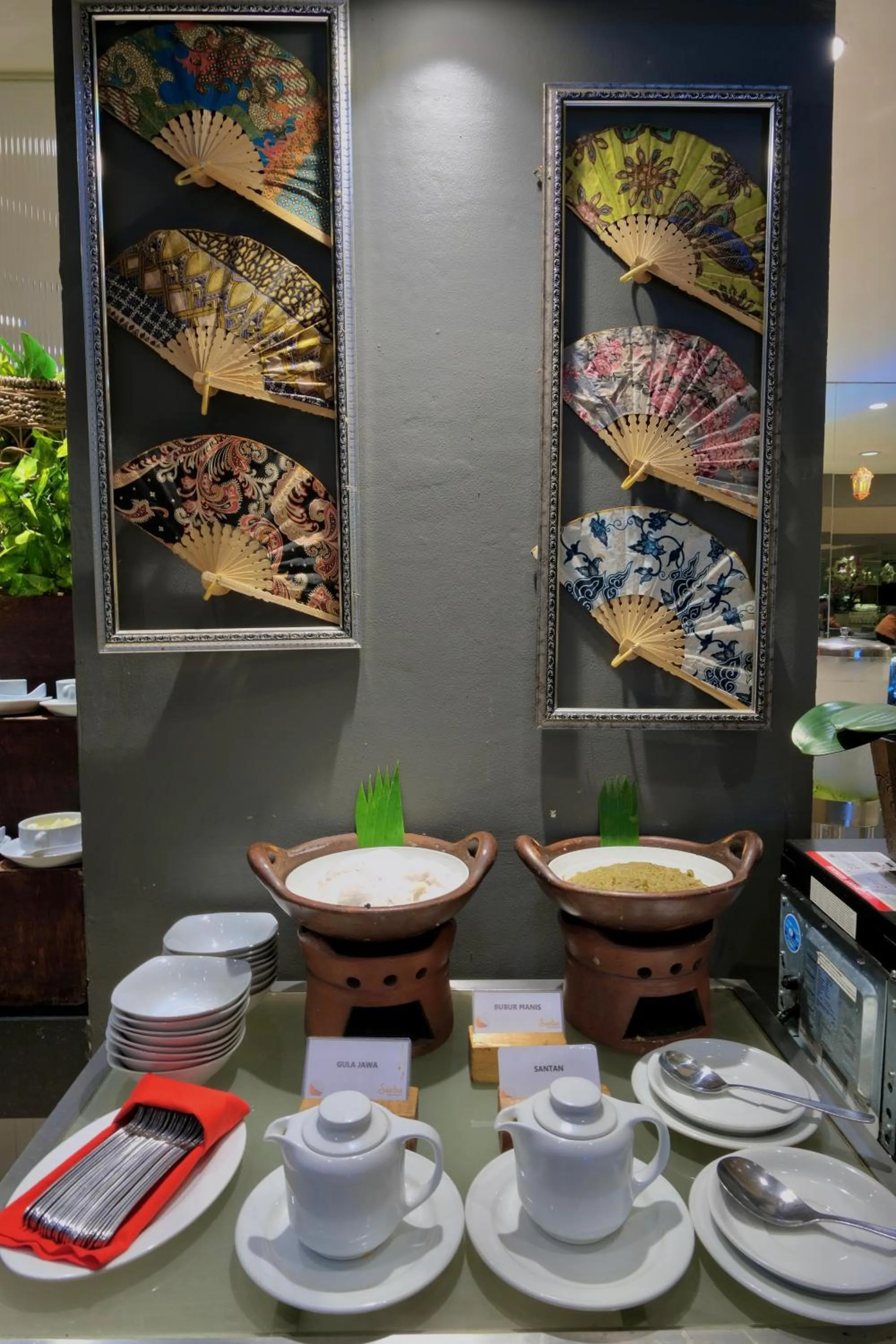 Buffet breakfast in @Hom Semarang Simpang Lima